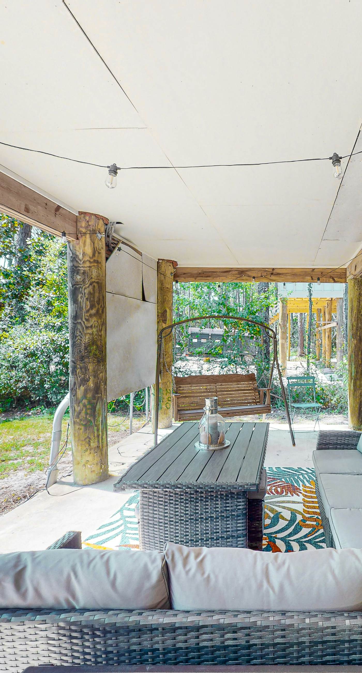 Dog-friendly, corner townhome steps from the beach with patio & WiFi