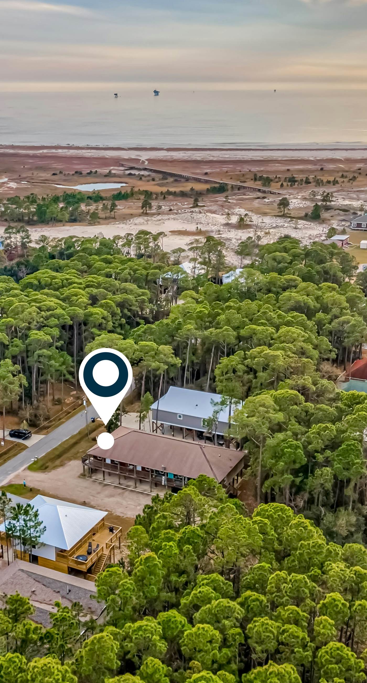 Dog-friendly, corner townhome steps from the beach with patio & WiFi