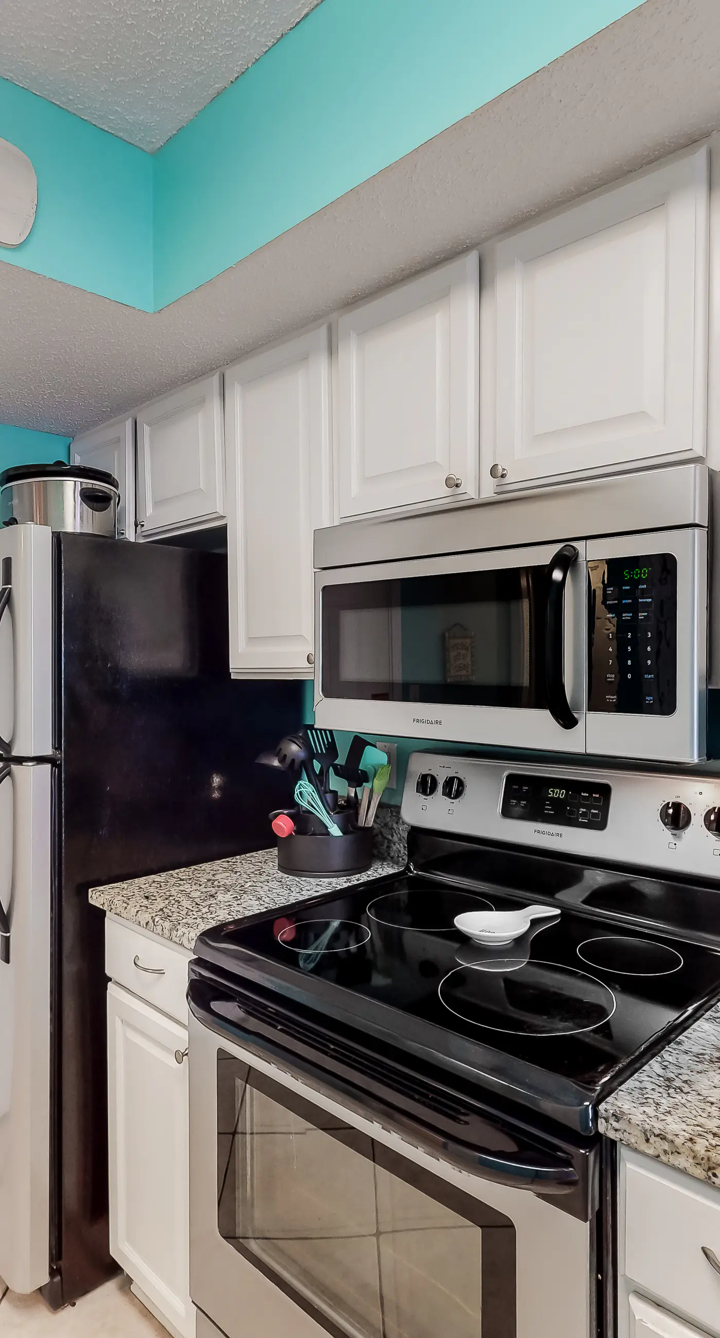 Gulf-front condo with central AC, balcony & pool