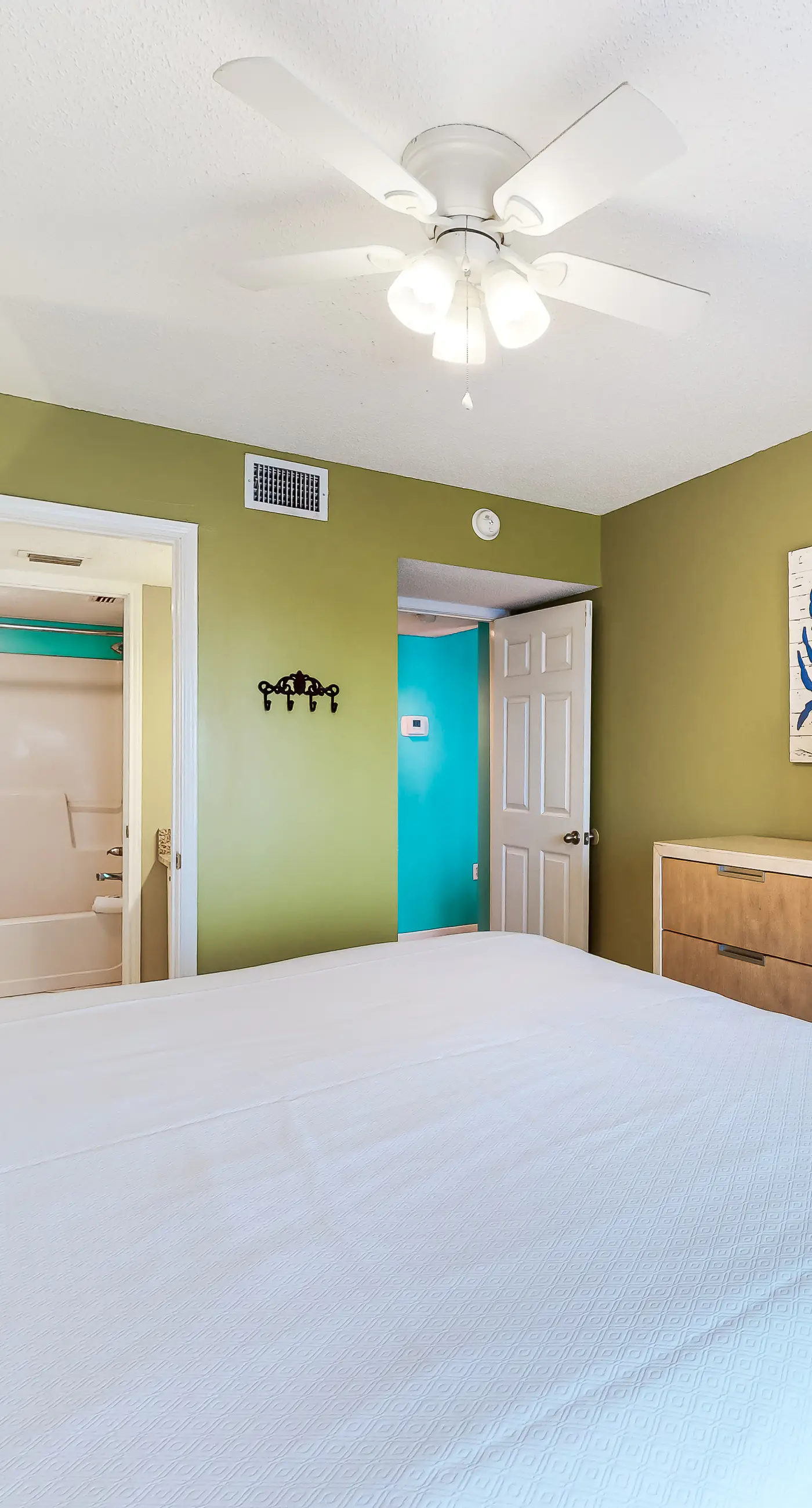 Gulf-front condo with central AC, balcony & pool