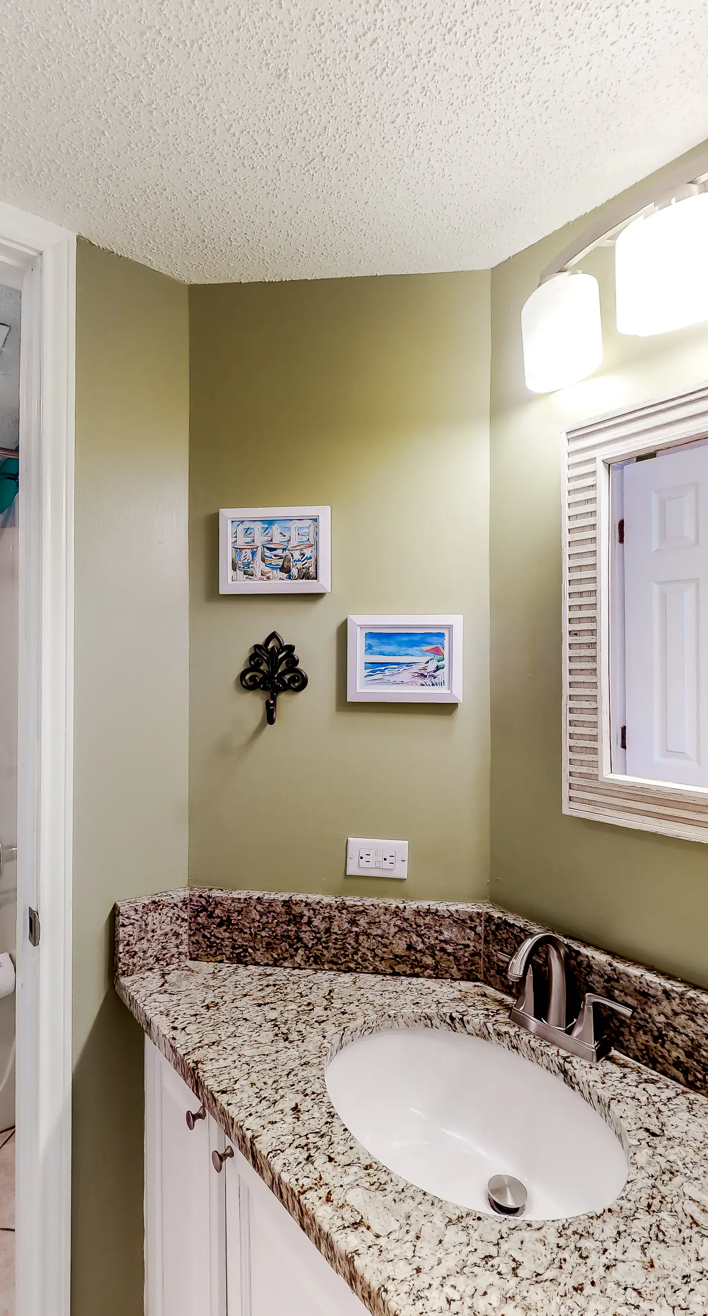 Gulf-front condo with central AC, balcony & pool