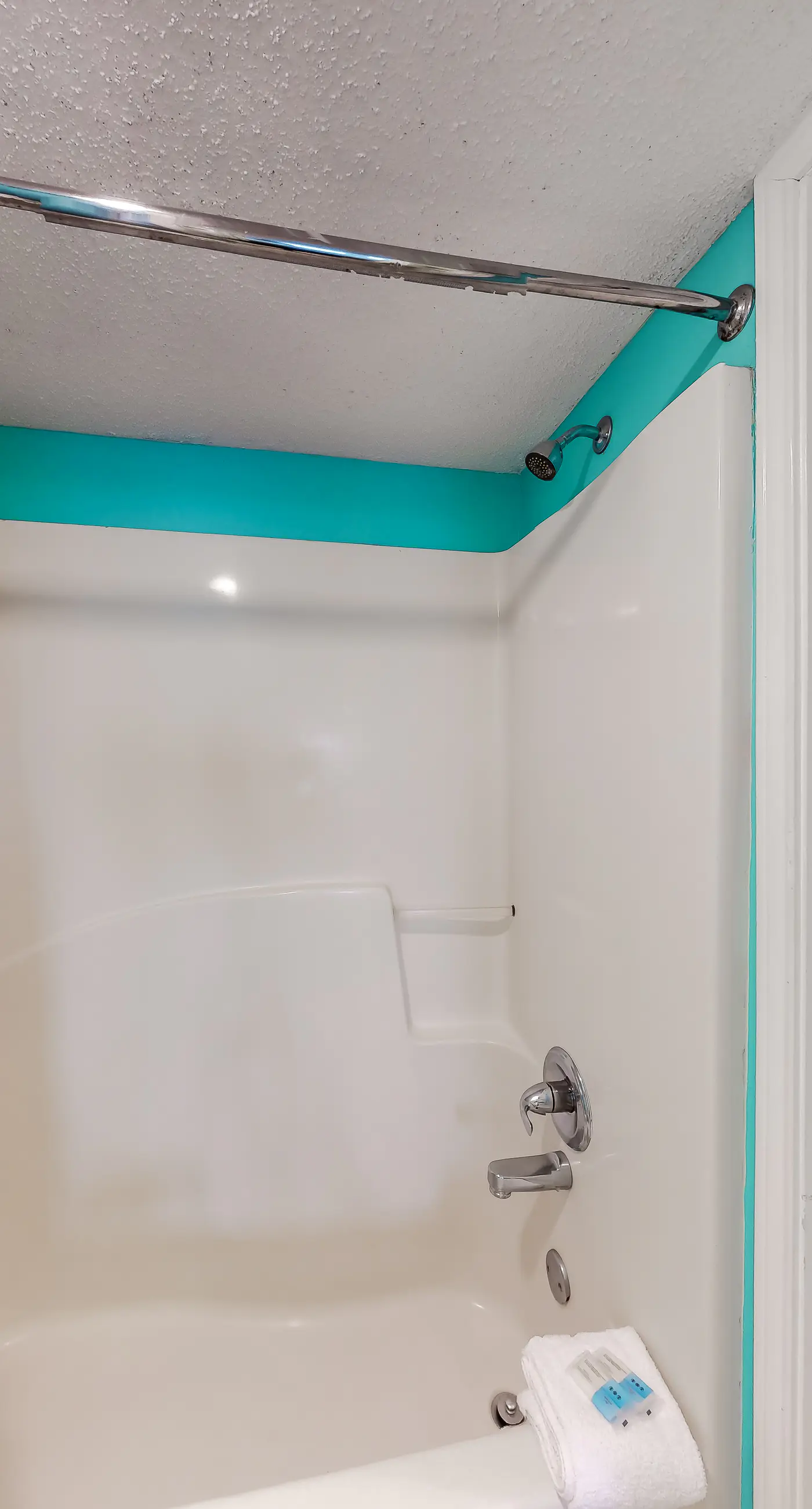 Gulf-front condo with central AC, balcony & pool