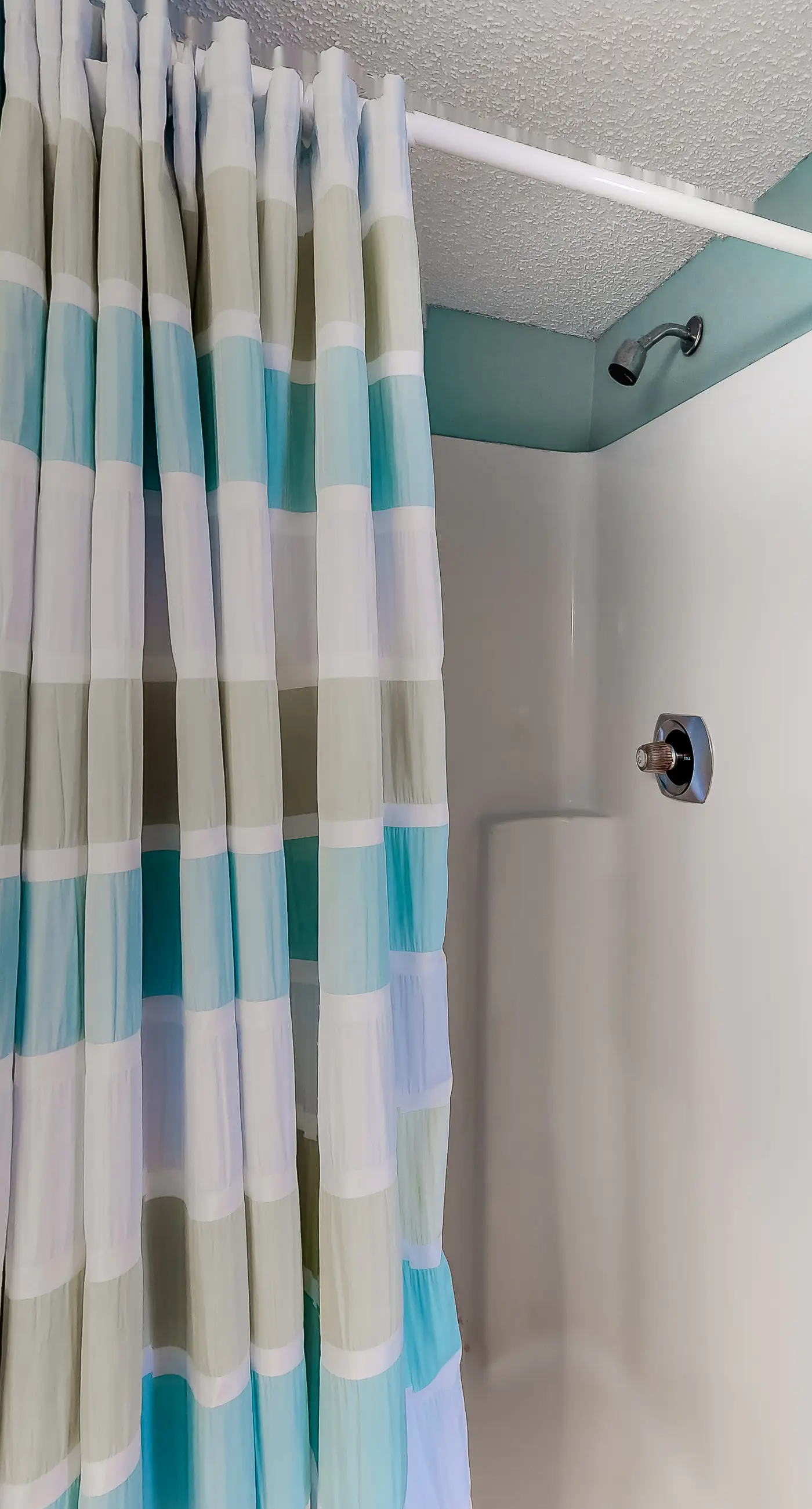 Gulf-front condo with central AC, balcony & pool