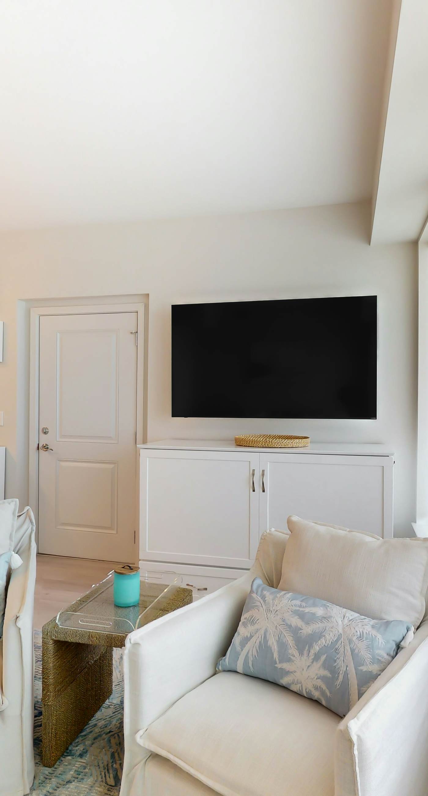 Brand-new beach condo with pool, hot tub, AC & washer/dryer