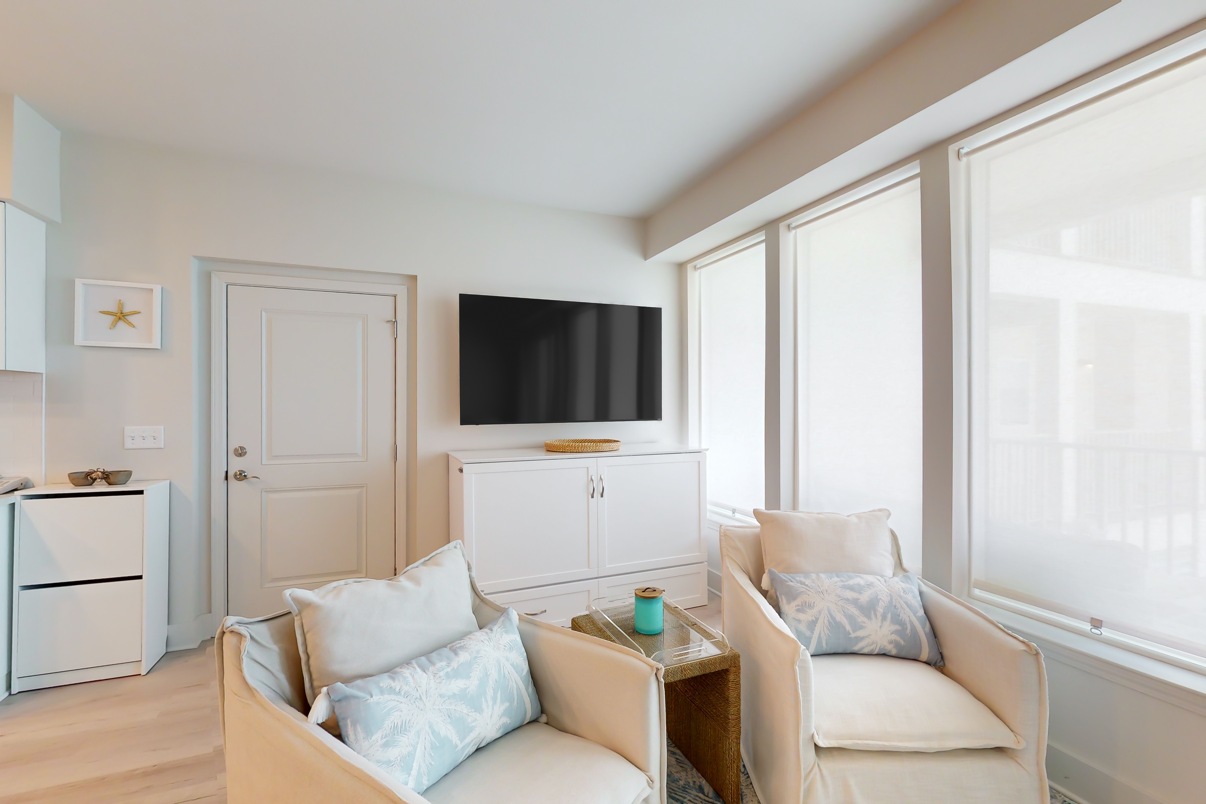 Brand-new beach condo with pool, hot tub, AC & washer/dryer