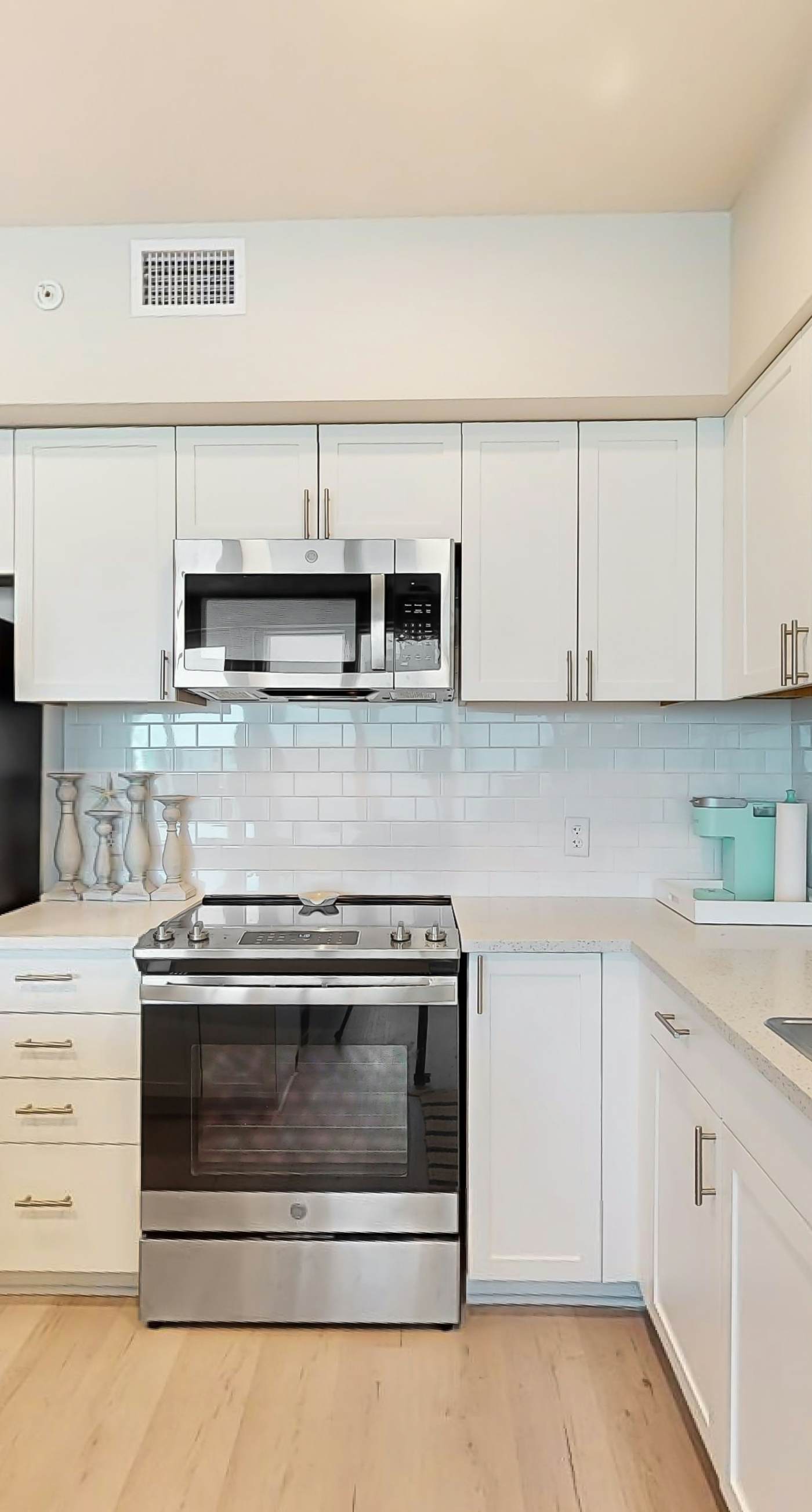 Brand-new beach condo with pool, hot tub, AC & washer/dryer