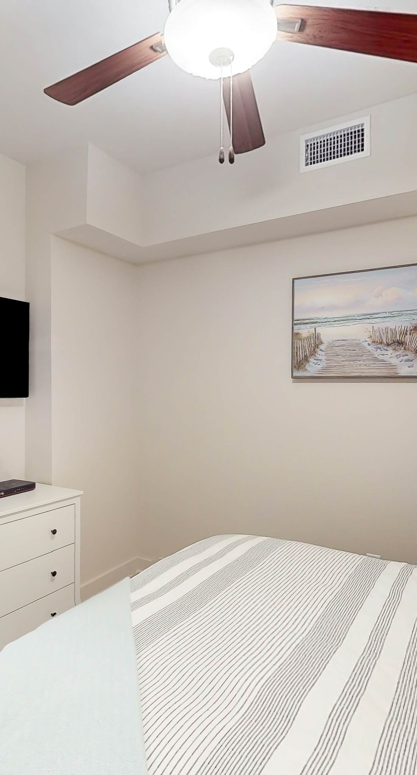 Brand-new beach condo with pool, hot tub, AC & washer/dryer