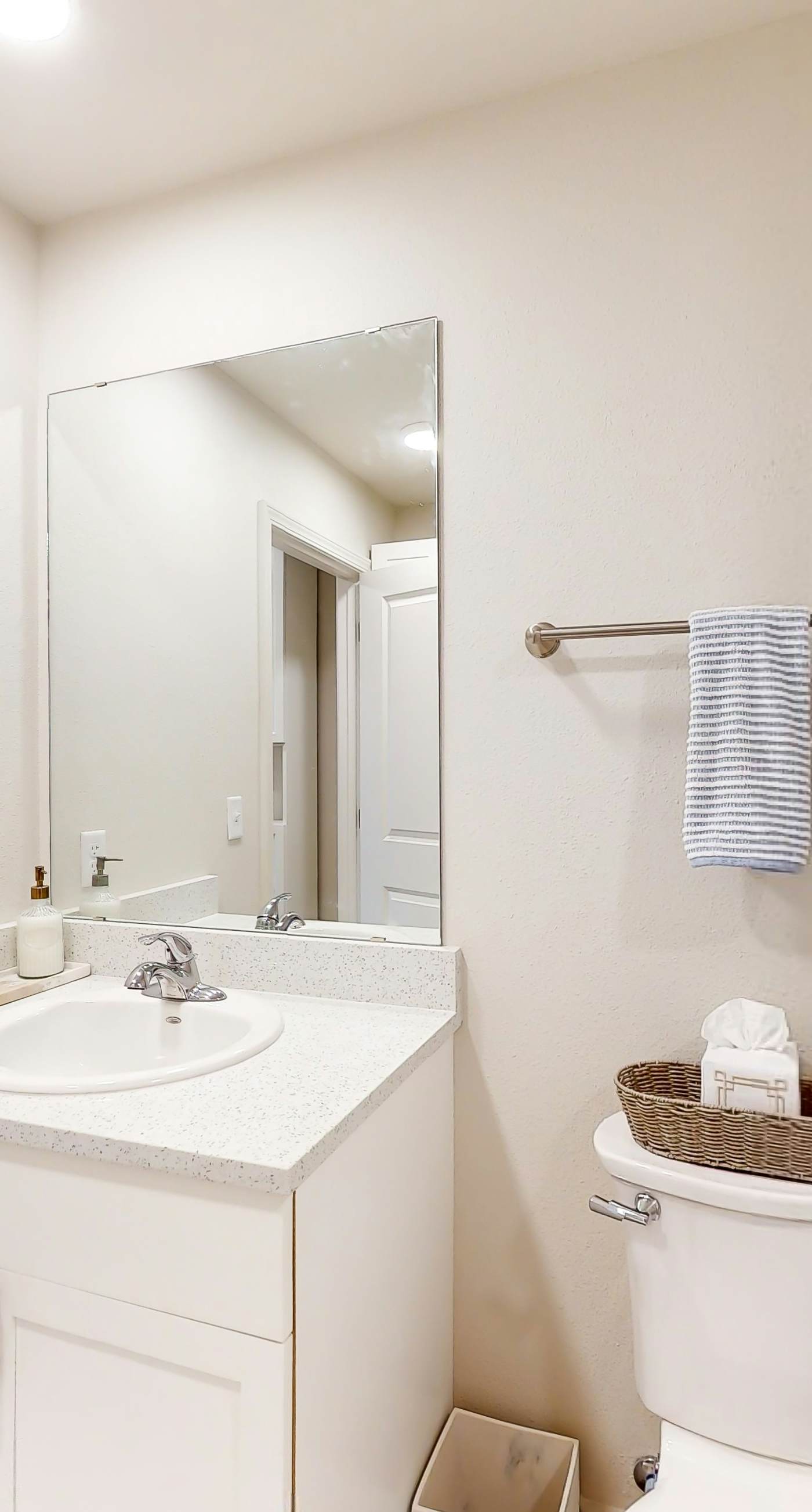 Brand-new beach condo with pool, hot tub, AC & washer/dryer