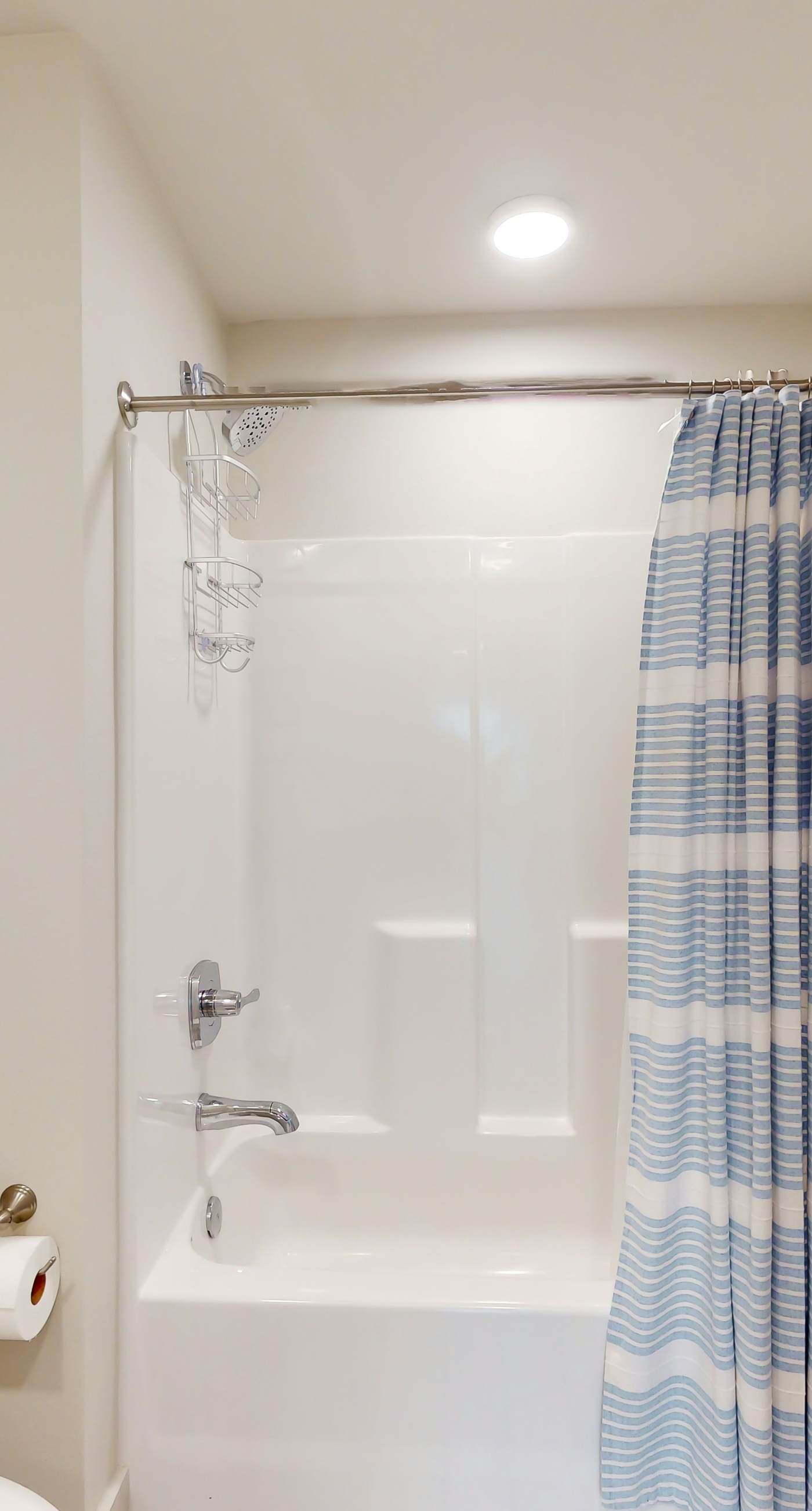 Brand-new beach condo with pool, hot tub, AC & washer/dryer