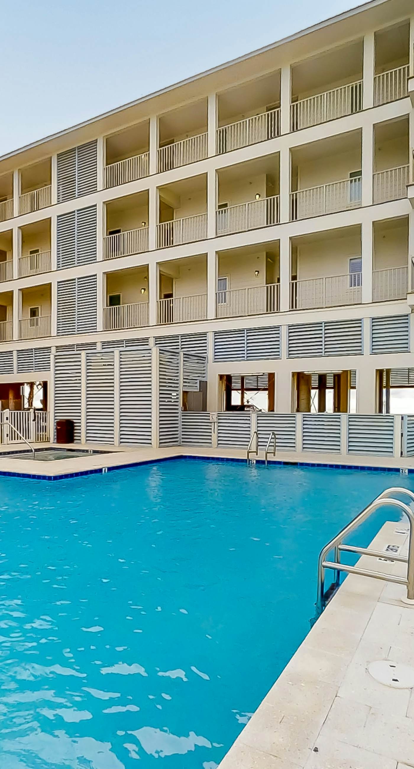 Brand-new beach condo with pool, hot tub, AC & washer/dryer