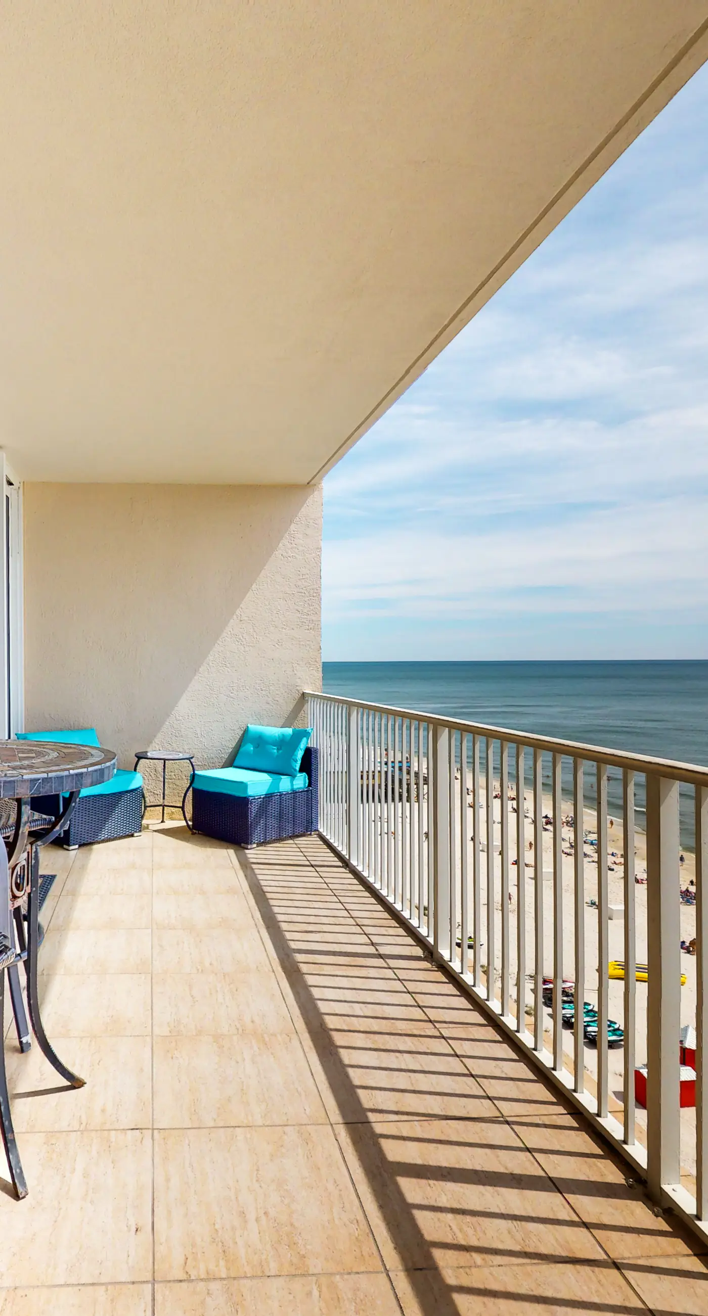 Oceanfront 10th-floor condo with balcony, great view, W&D, & pool access