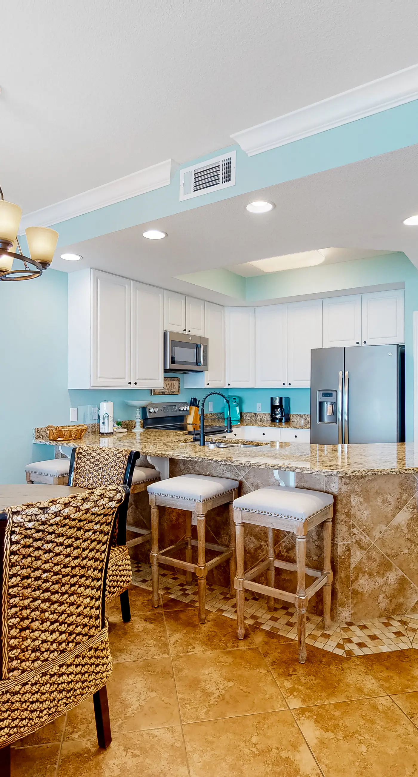 Oceanfront 10th-floor condo with balcony, great view, W&D, & pool access