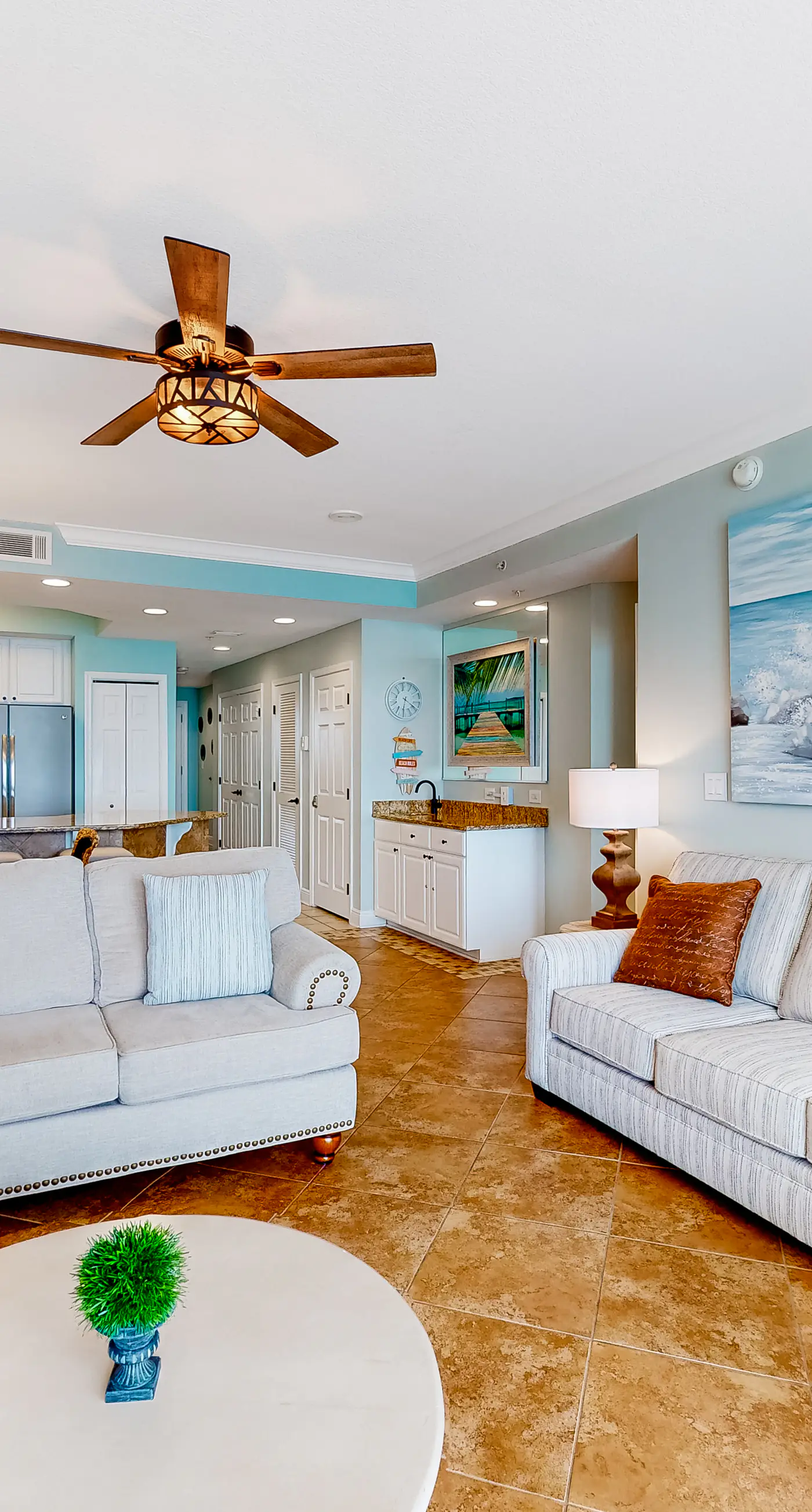 Oceanfront 10th-floor condo with balcony, great view, W&D, & pool access