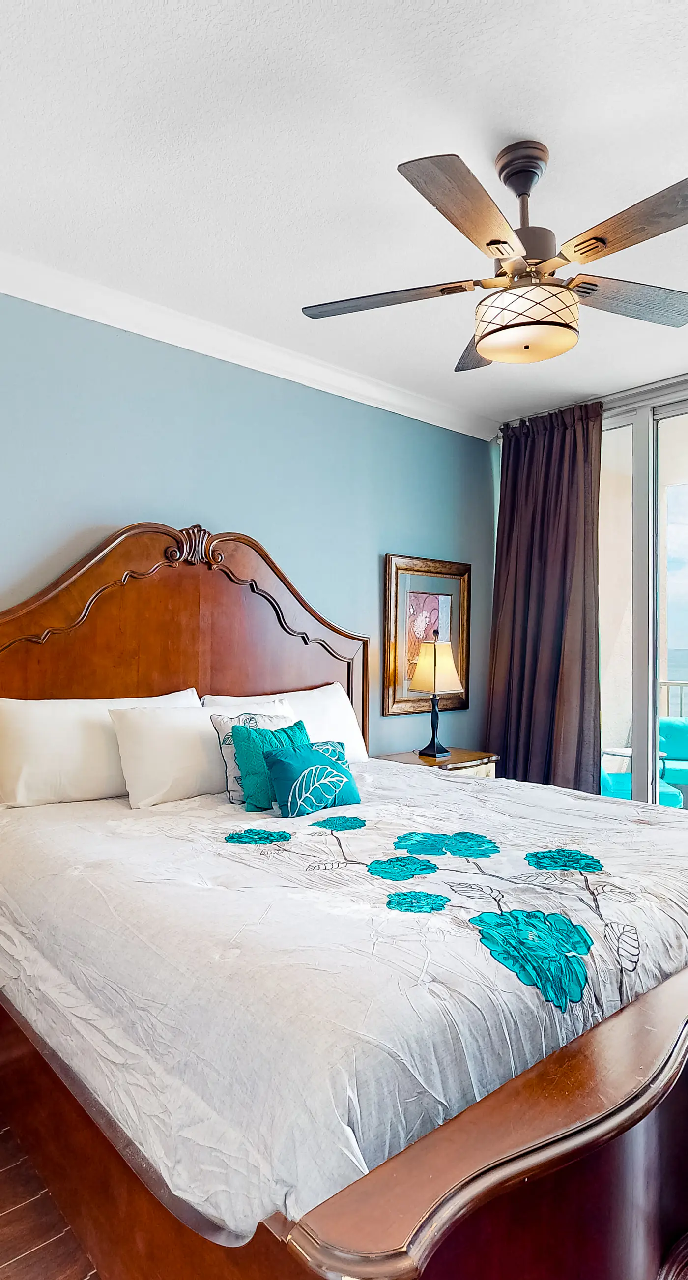 Oceanfront 10th-floor condo with balcony, great view, W&D, & pool access