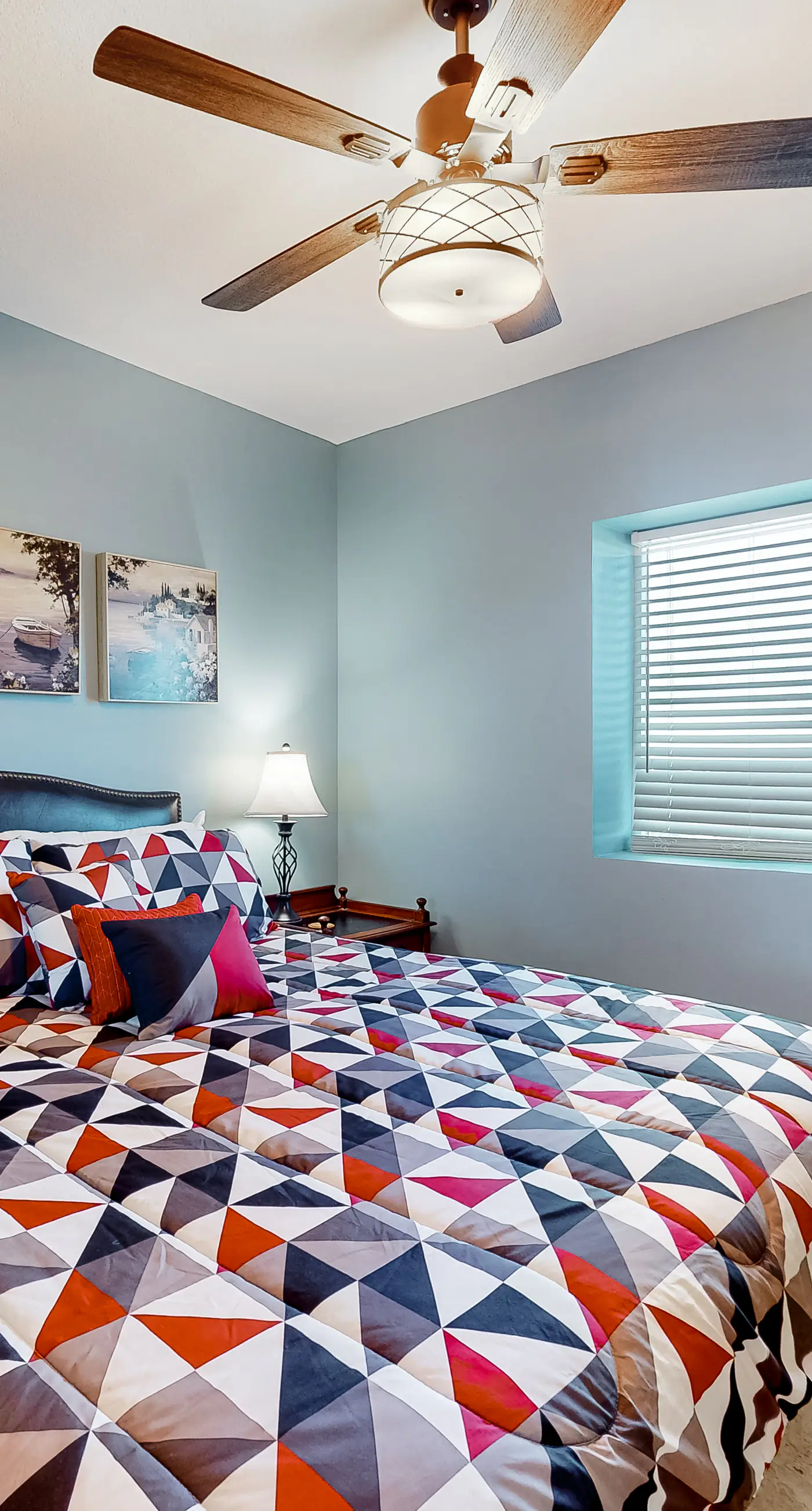 Oceanfront 10th-floor condo with balcony, great view, W&D, & pool access