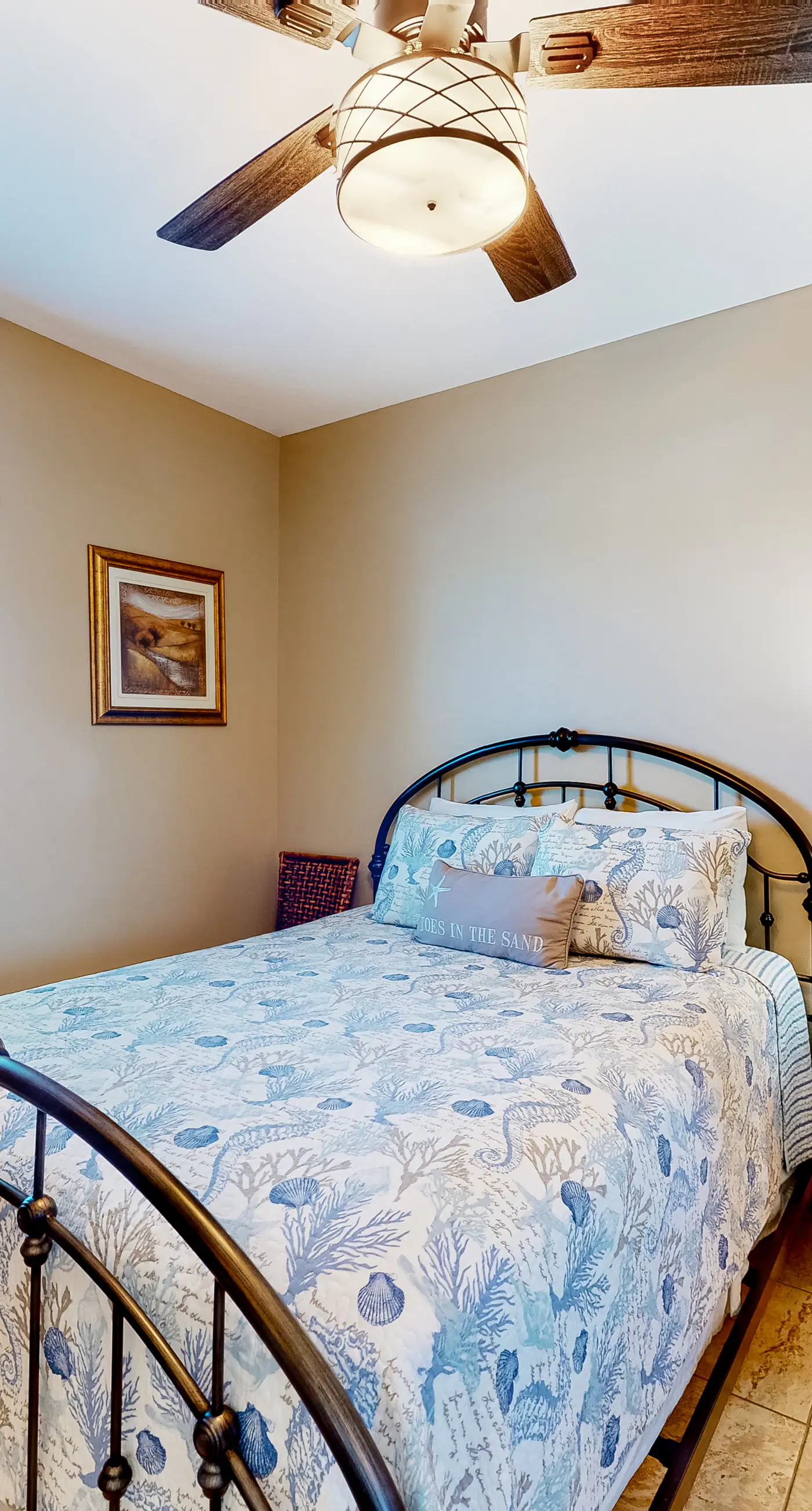 Oceanfront 10th-floor condo with balcony, great view, W&D, & pool access