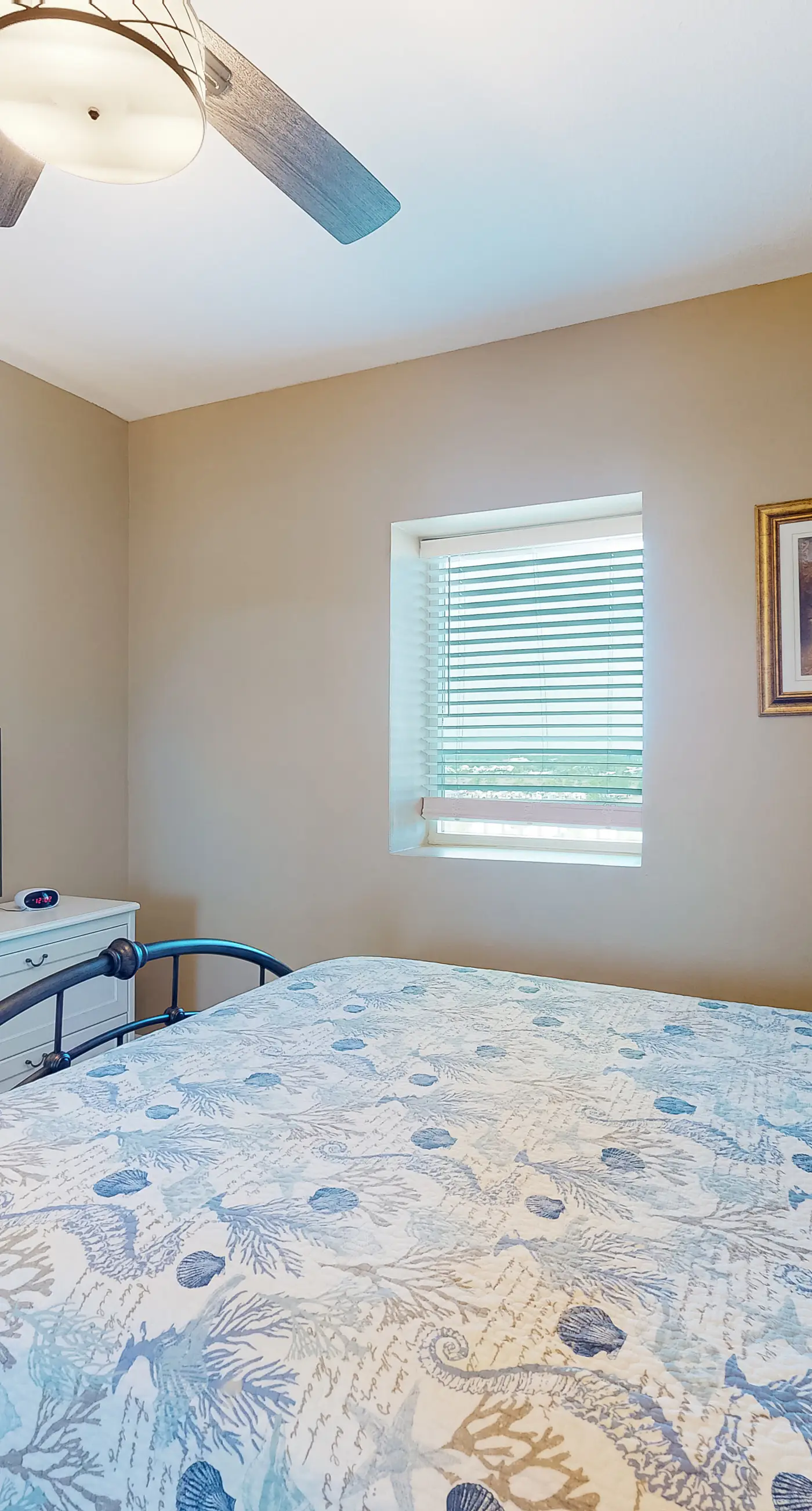 Oceanfront 10th-floor condo with balcony, great view, W&D, & pool access