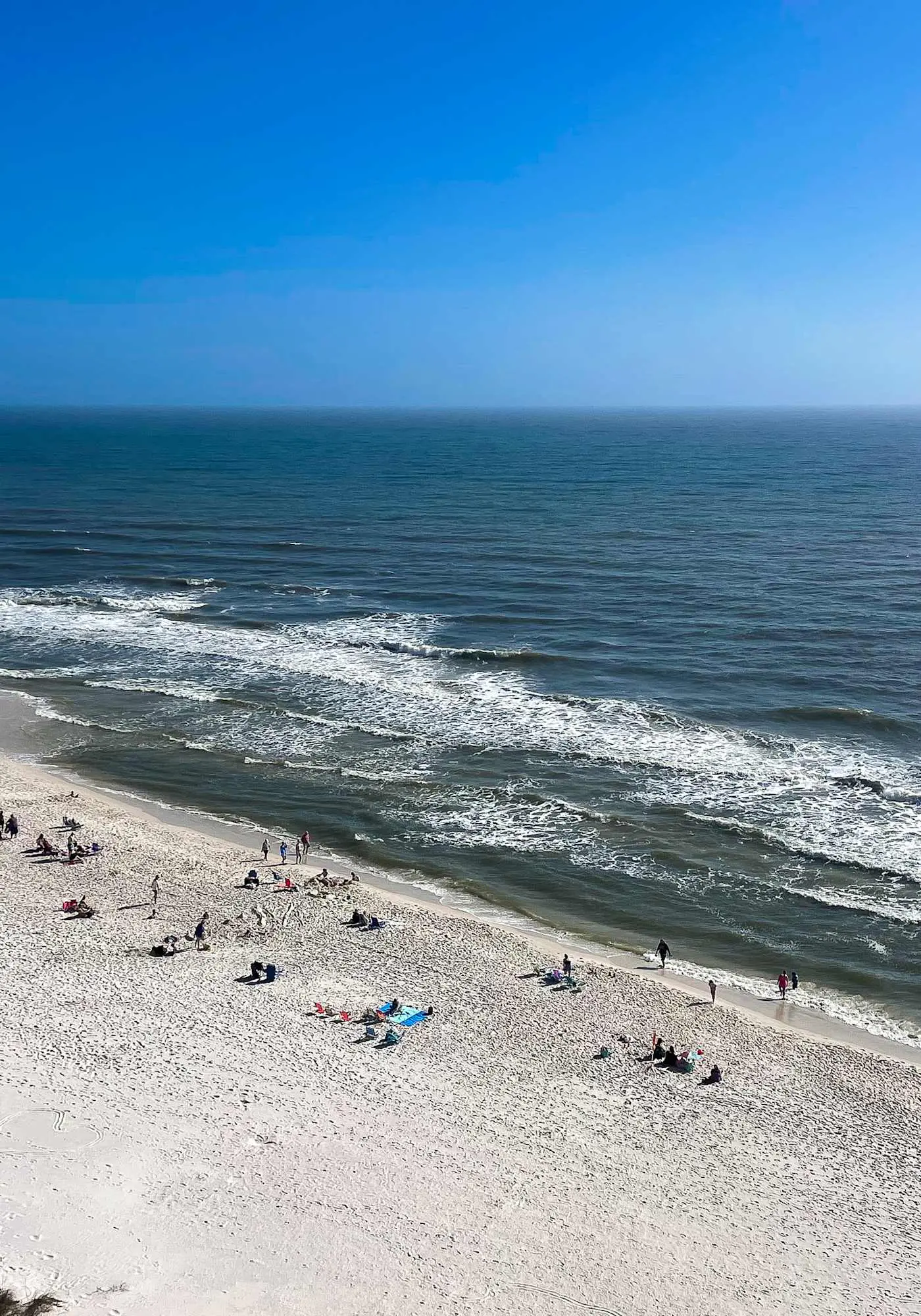 Oceanfront 10th-floor condo with balcony, great view, W&D, & pool access