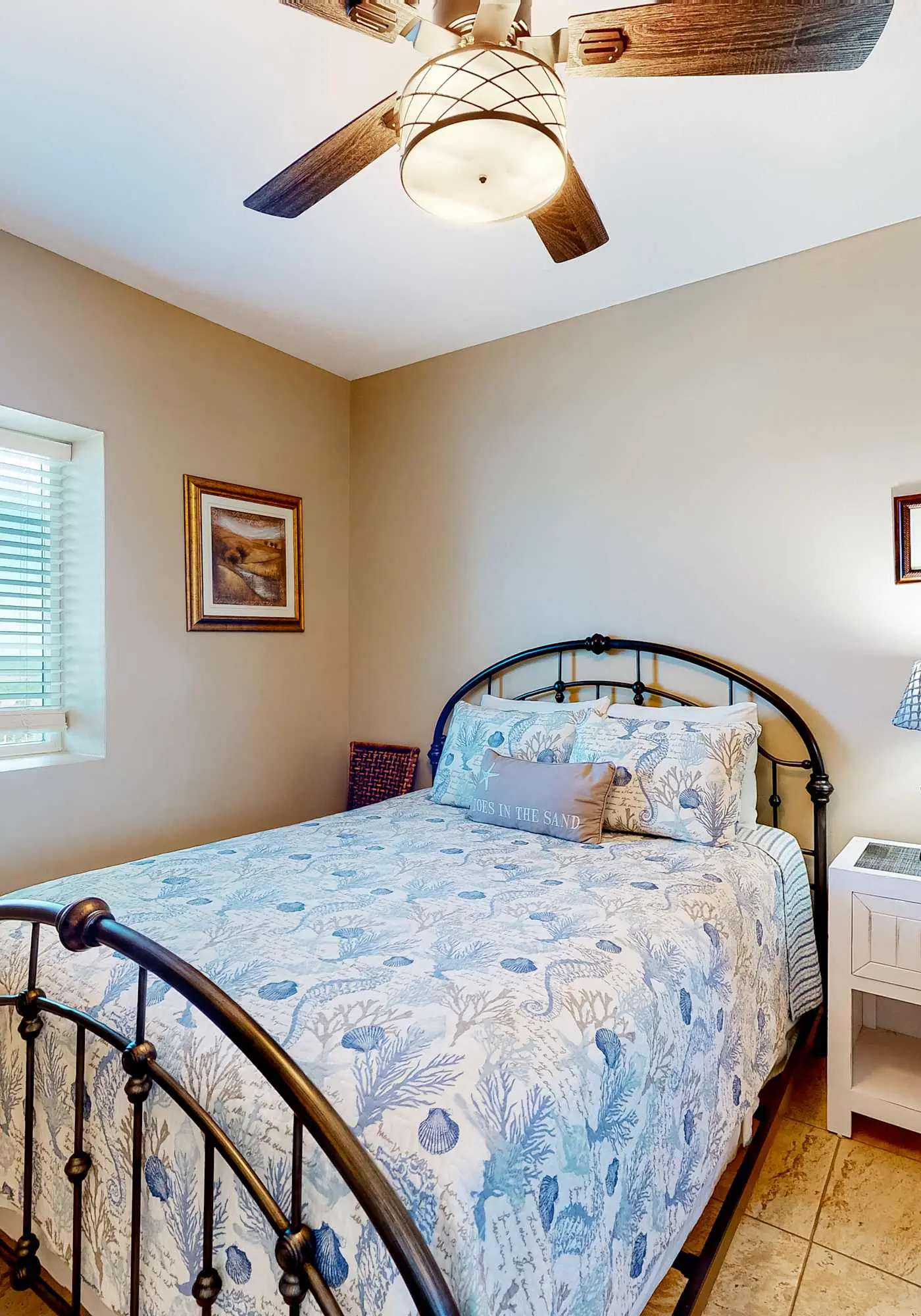Oceanfront 10th-floor condo with balcony, great view, W&D, & pool access