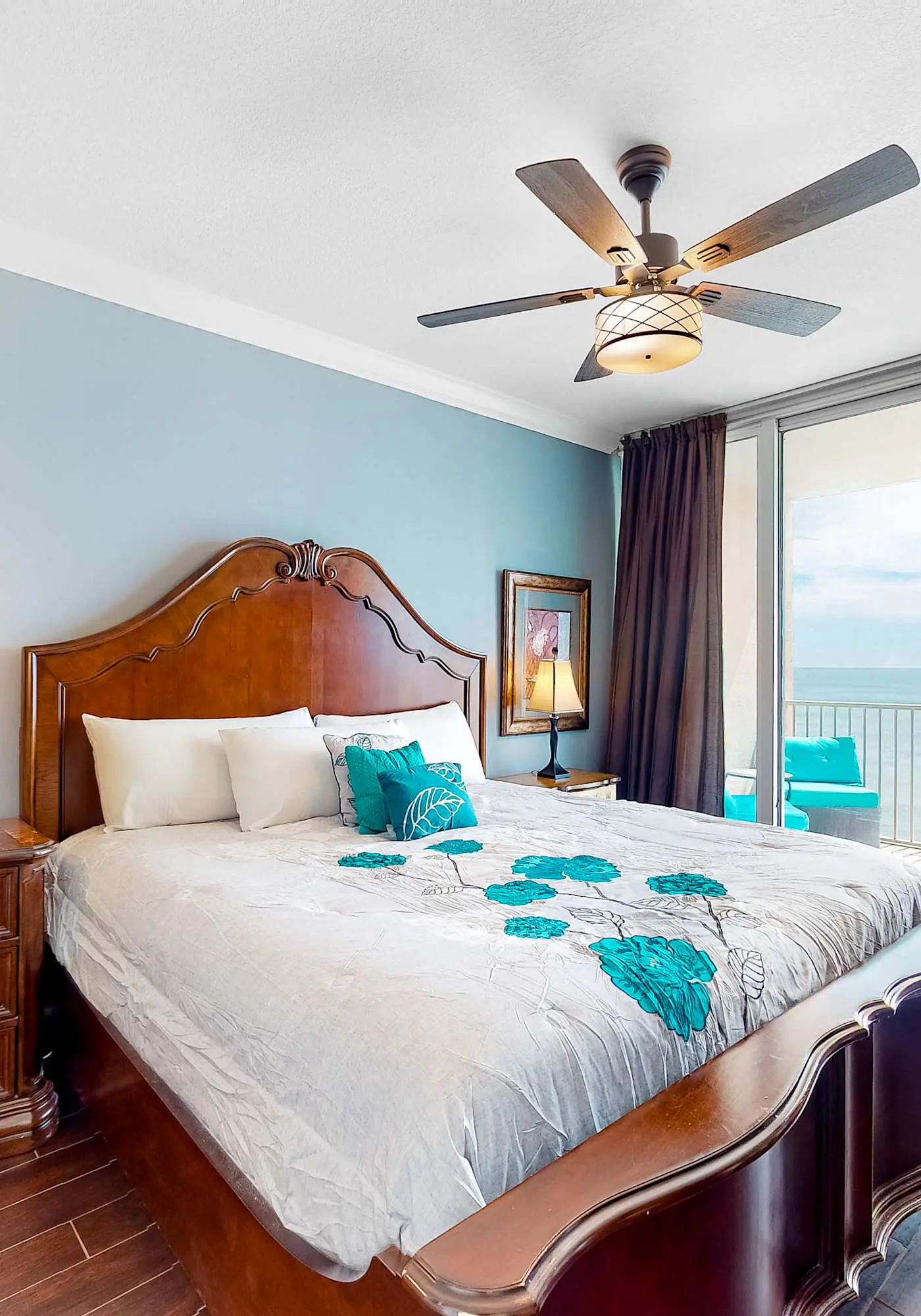 Oceanfront 10th-floor condo with balcony, great view, W&D, & pool access