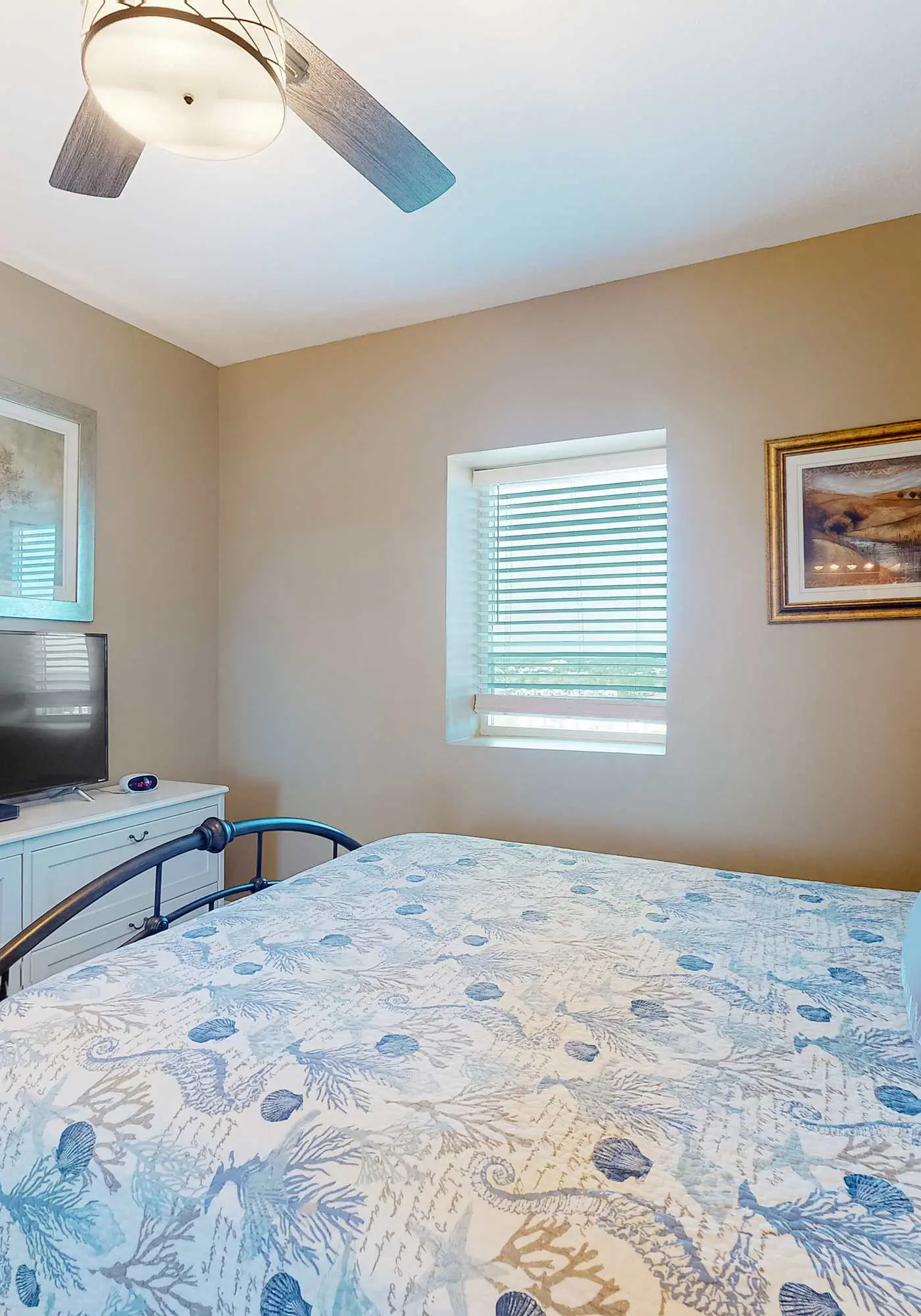 Oceanfront 10th-floor condo with balcony, great view, W&D, & pool access