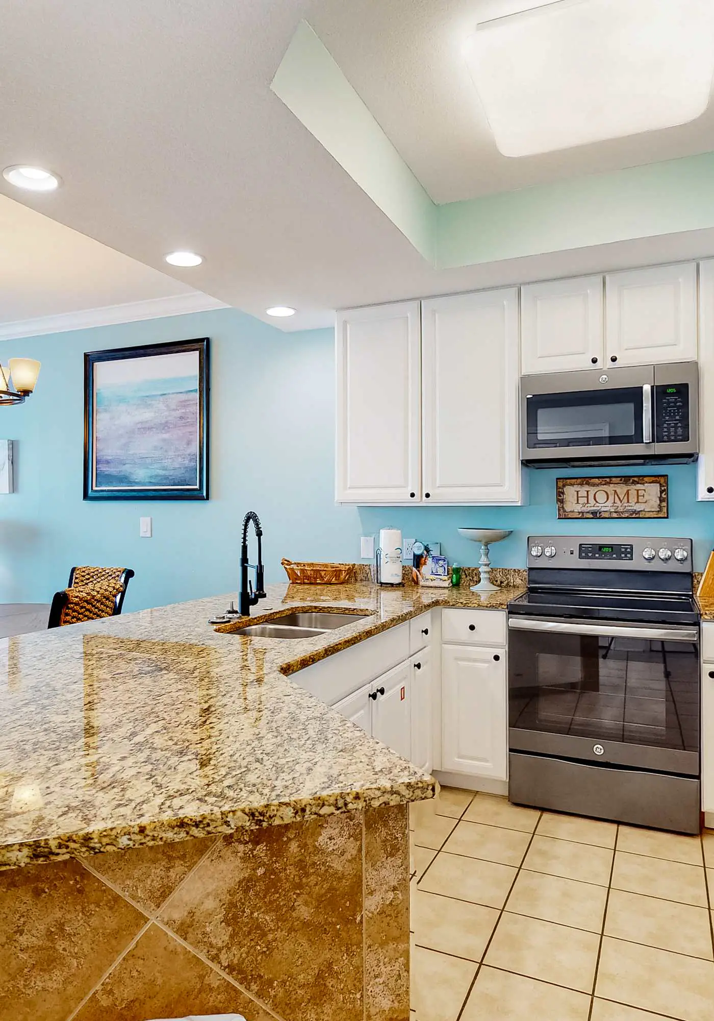 Oceanfront 10th-floor condo with balcony, great view, W&D, & pool access