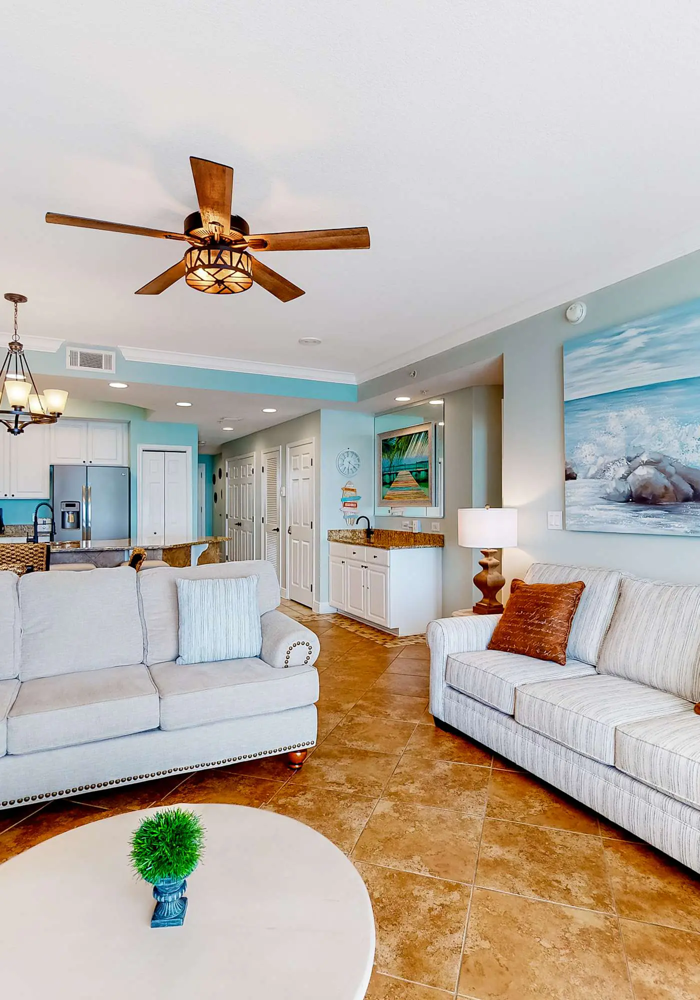 Oceanfront 10th-floor condo with balcony, great view, W&D, & pool access