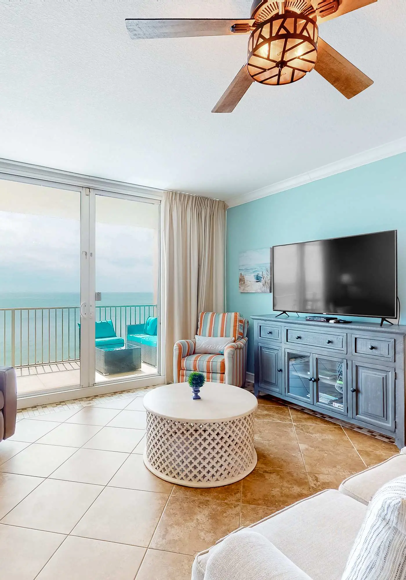 Oceanfront 10th-floor condo with balcony, great view, W&D, & pool access