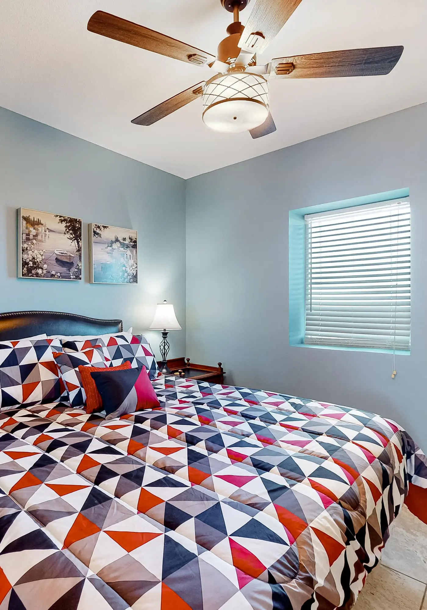 Oceanfront 10th-floor condo with balcony, great view, W&D, & pool access