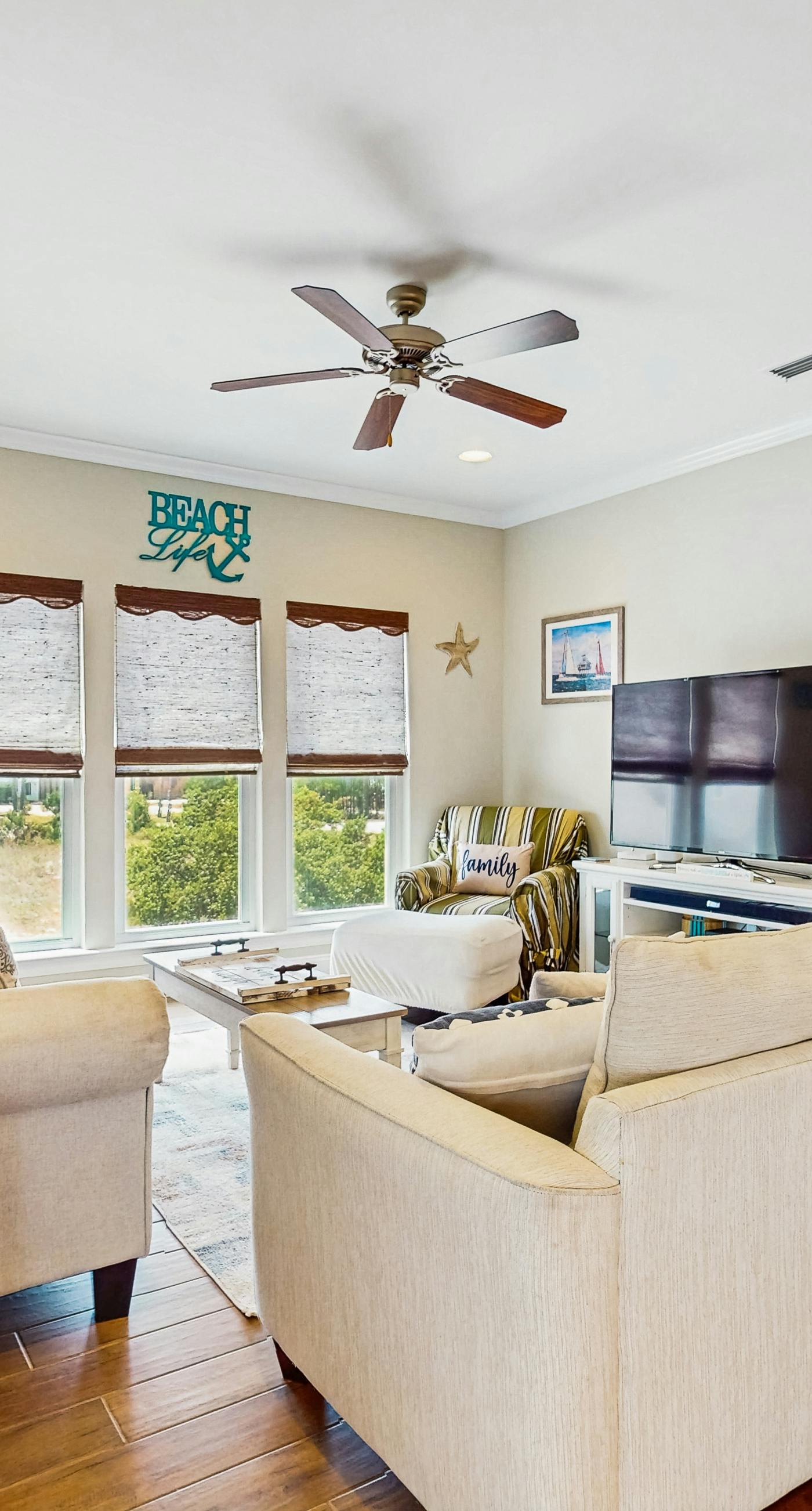 Two-Level Home with W&D, Shared Outdoor Pool, Free High-Speed WiFi, Central AC