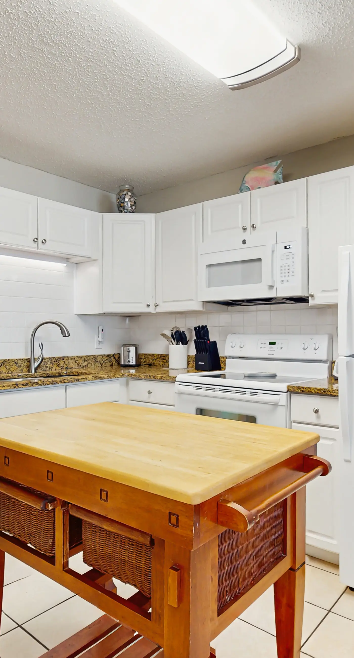 Gorgeous top-floor beachfront condo with indoor pool, hot tub, sauna, & gym