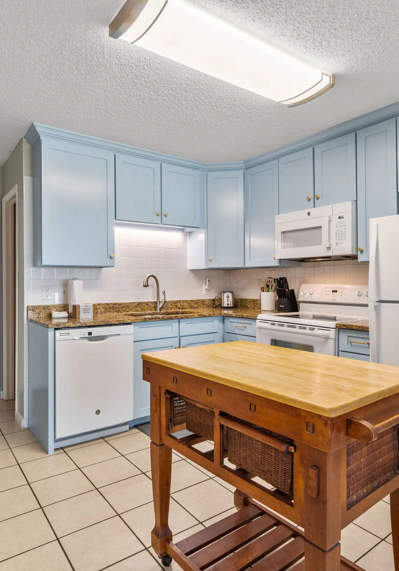Gorgeous top-floor beachfront condo with indoor pool, hot tub, sauna, & gym