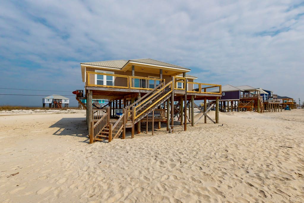 Oceanfront home with ocean views, private washer/dryer & lower deck