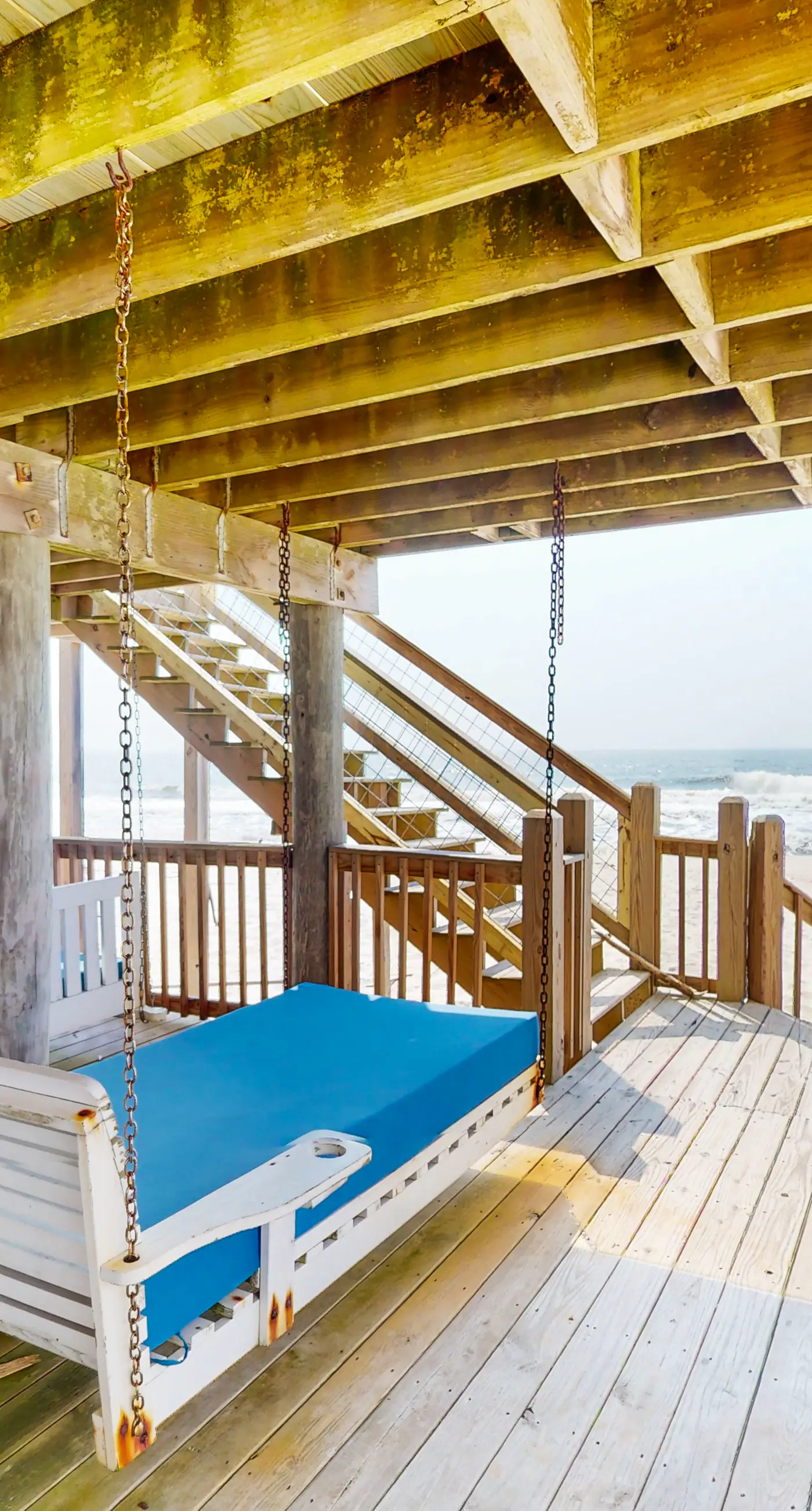 Oceanfront home with ocean views, private washer/dryer & lower deck
