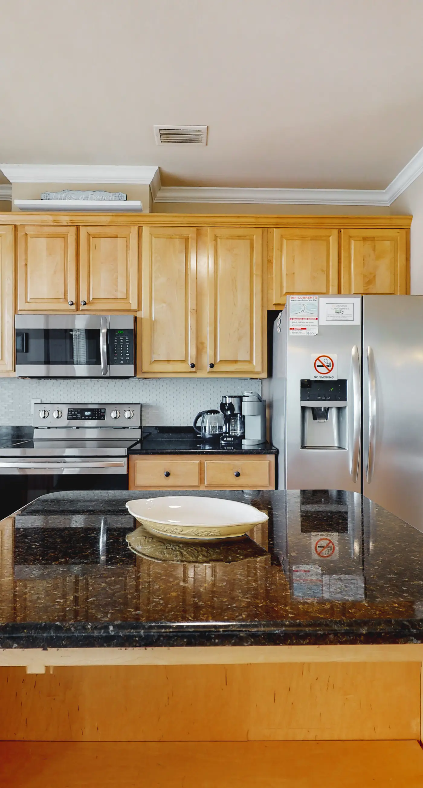 Oceanfront home with ocean views, private washer/dryer & lower deck