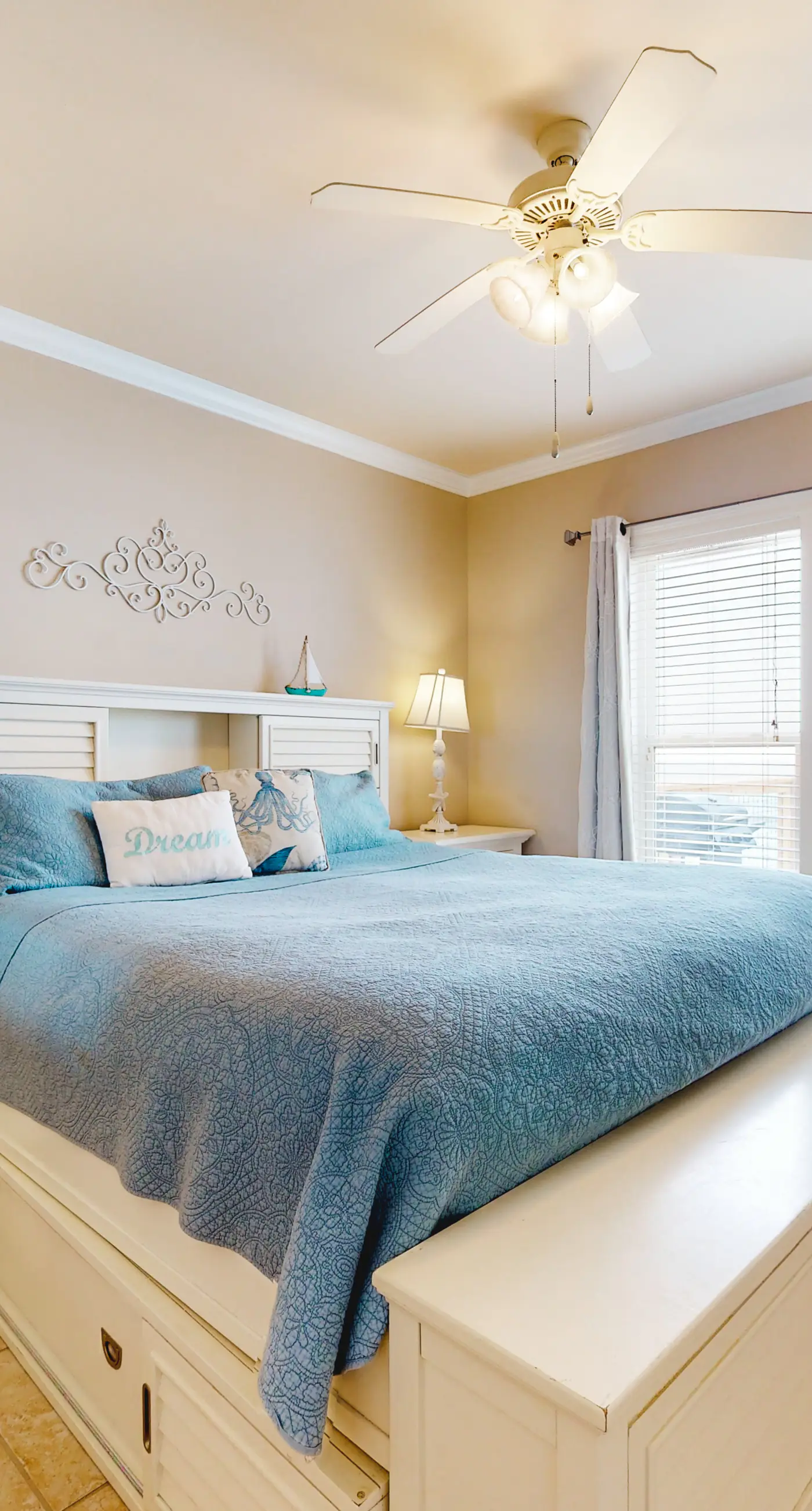 Oceanfront home with ocean views, private washer/dryer & lower deck
