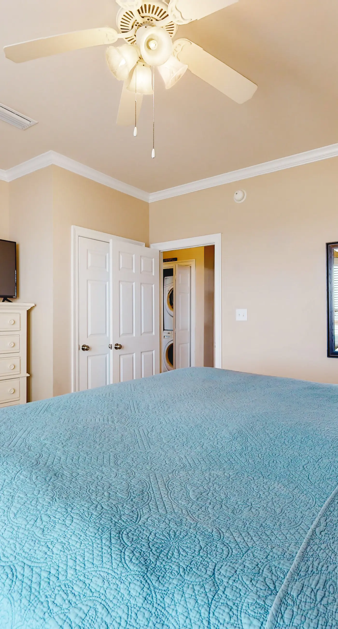 Oceanfront home with ocean views, private washer/dryer & lower deck