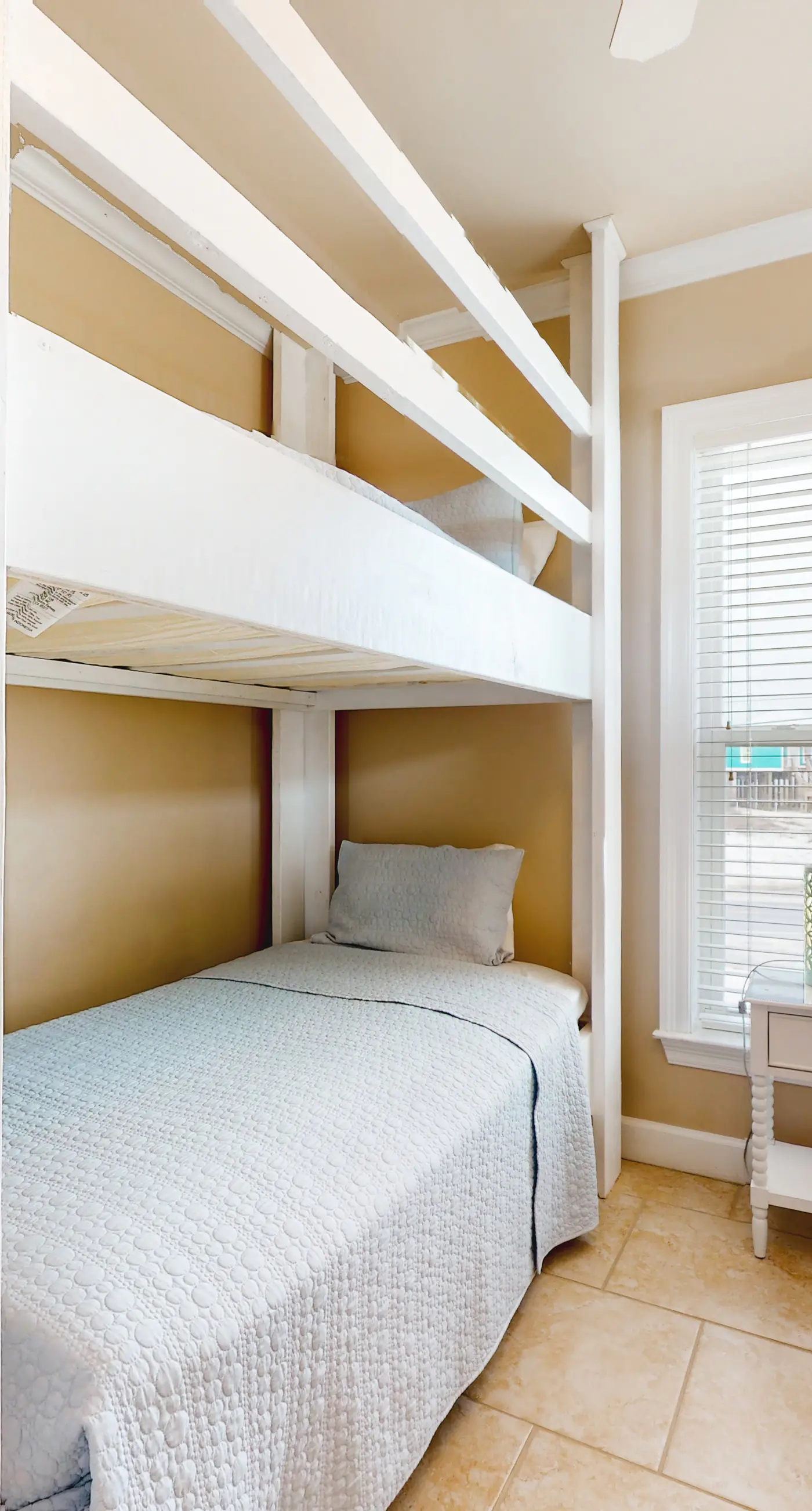 Oceanfront home with ocean views, private washer/dryer & lower deck