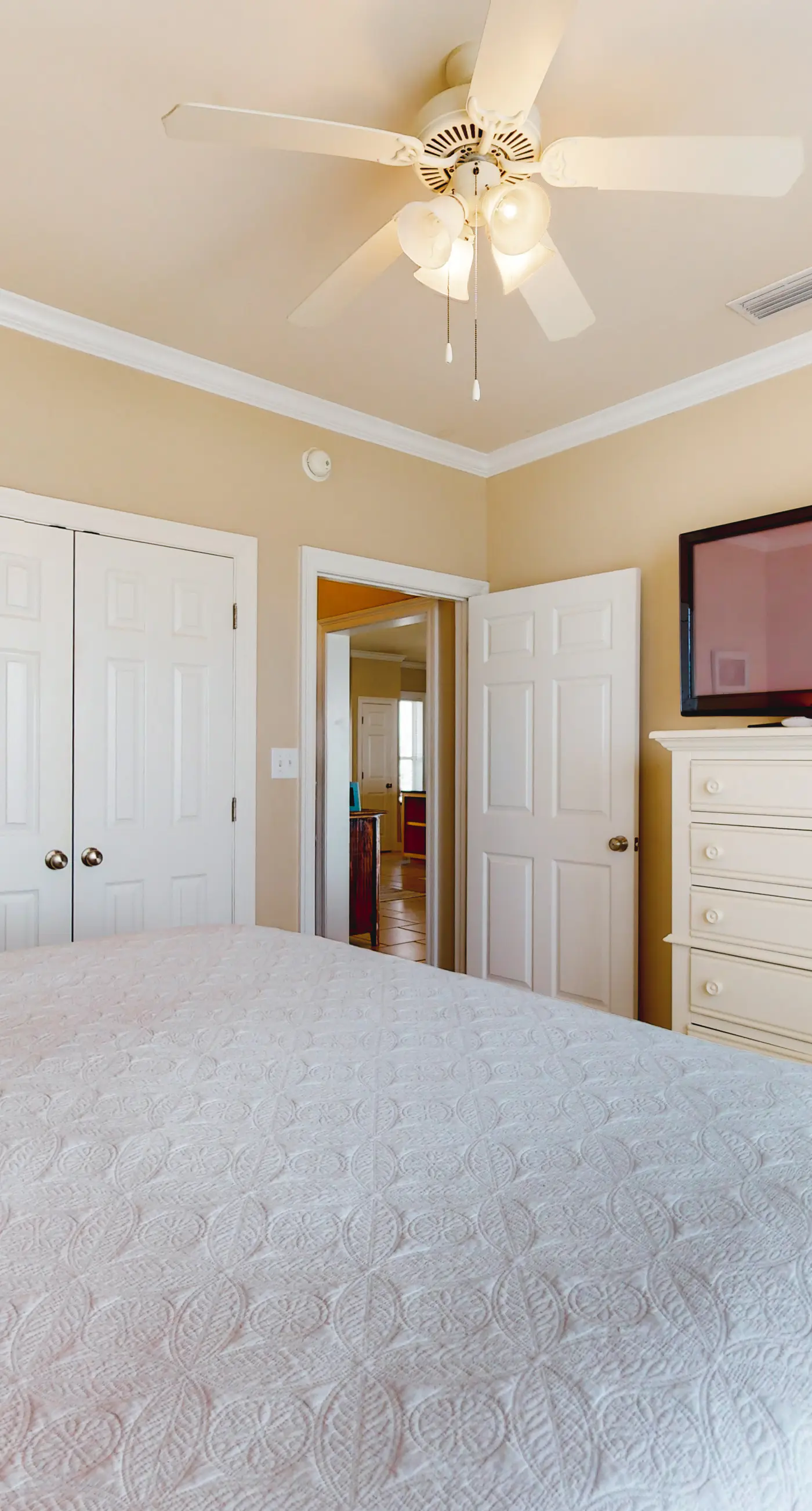 Oceanfront home with ocean views, private washer/dryer & lower deck