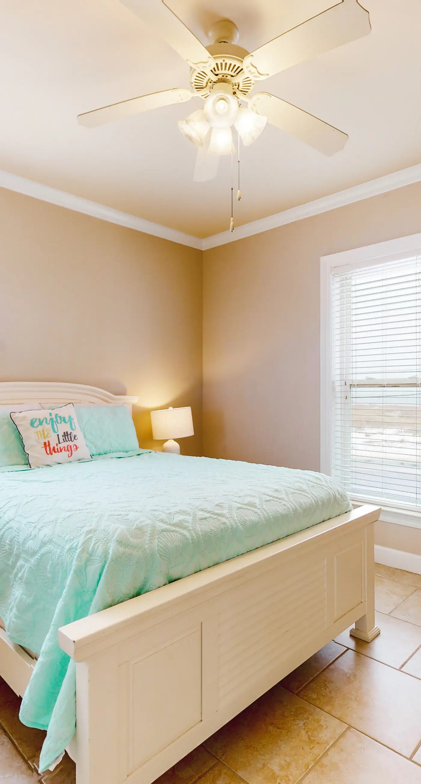 Oceanfront home with ocean views, private washer/dryer & lower deck