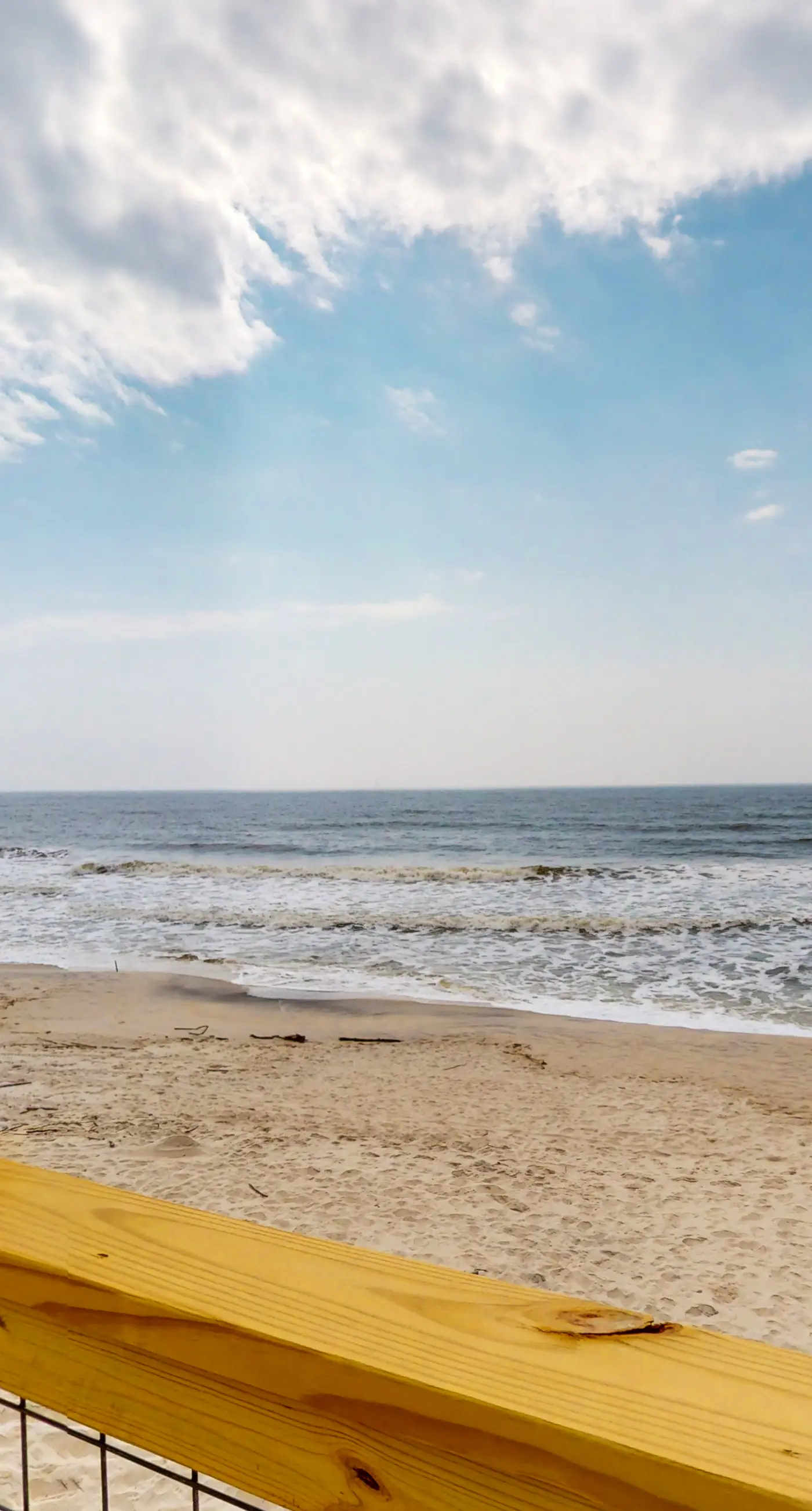 Oceanfront home with ocean views, private washer/dryer & lower deck