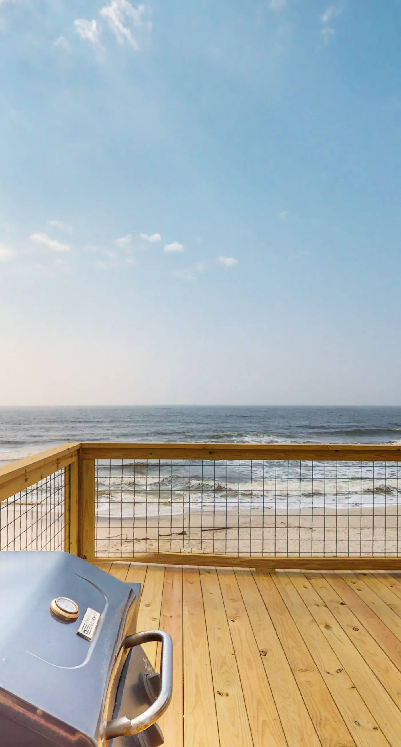 Oceanfront home with ocean views, private washer/dryer & lower deck
