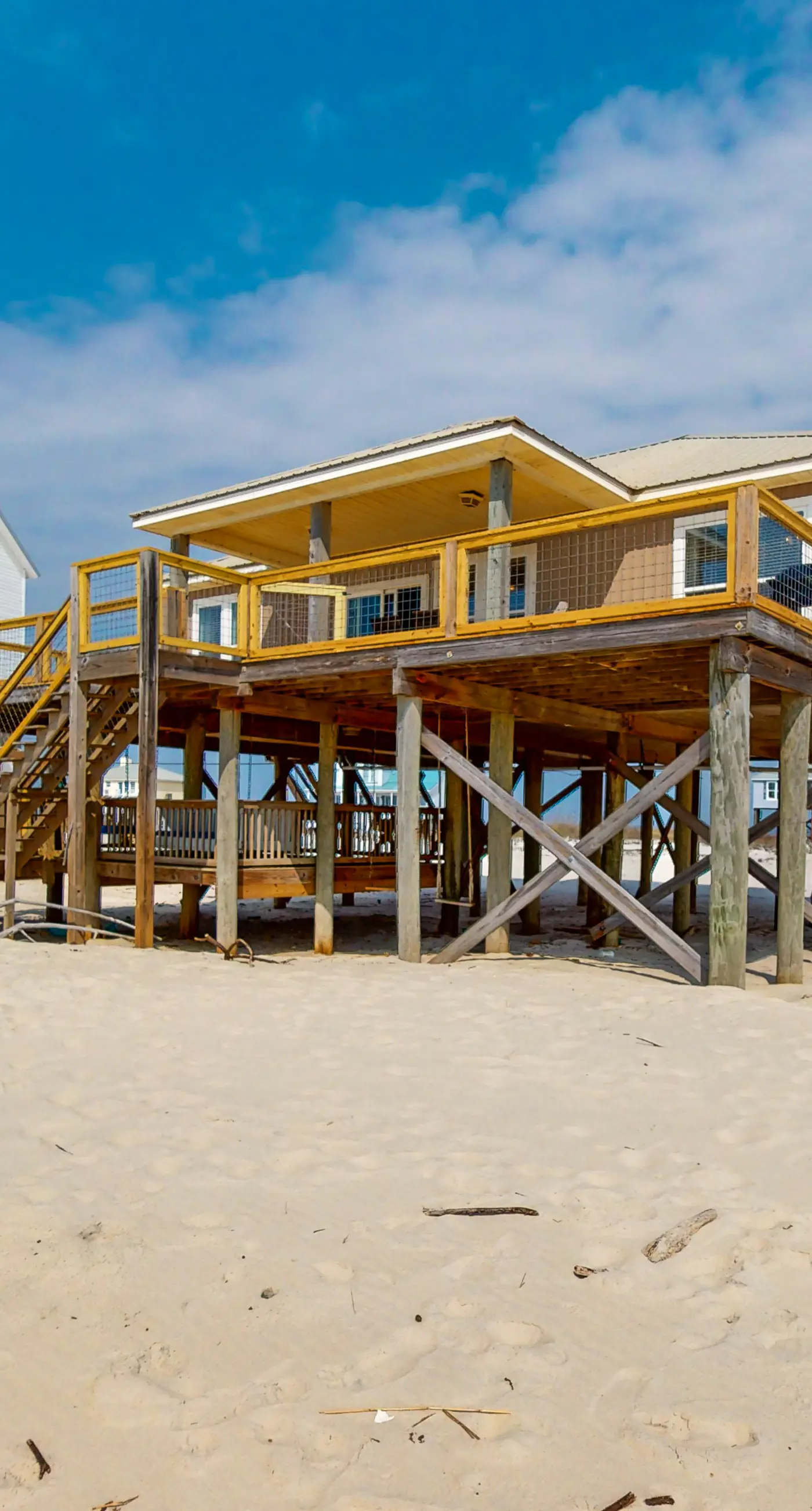 Oceanfront home with ocean views, private washer/dryer & lower deck