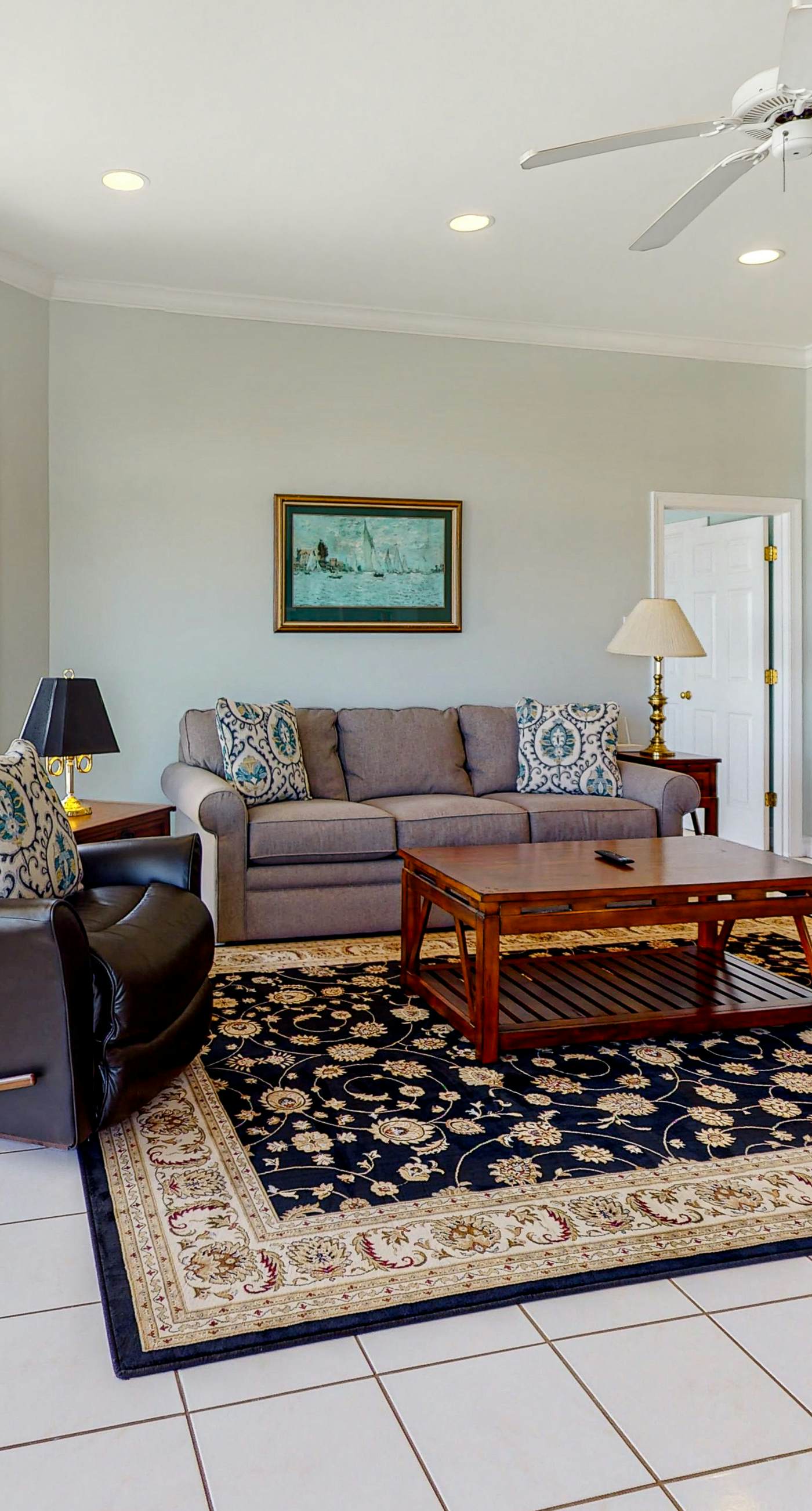 Fantastic beachfront home with full kitchen, central AC, & washer,dryer