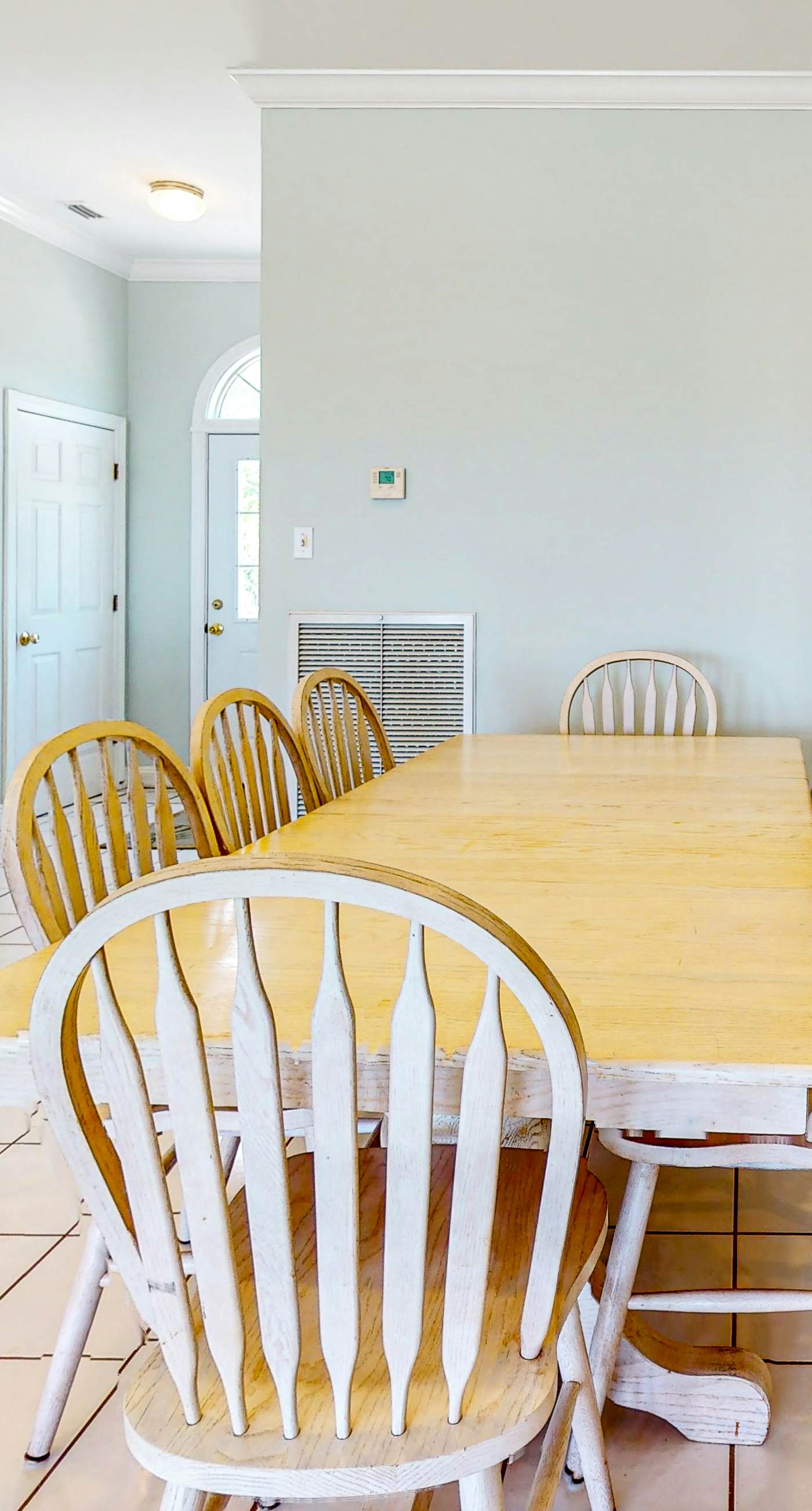 Fantastic beachfront home with full kitchen, central AC, & washer,dryer