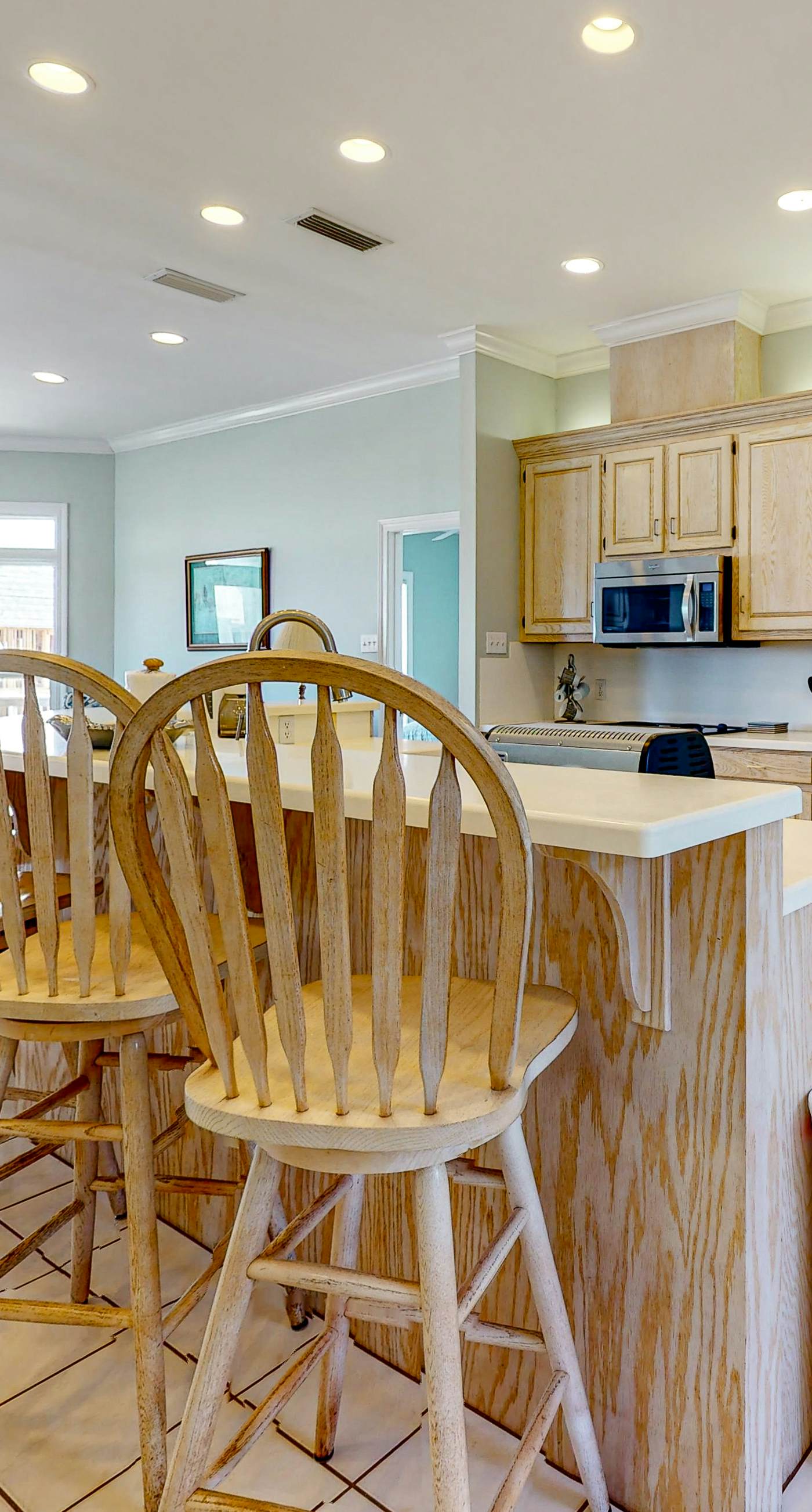 Fantastic beachfront home with full kitchen, central AC, & washer,dryer