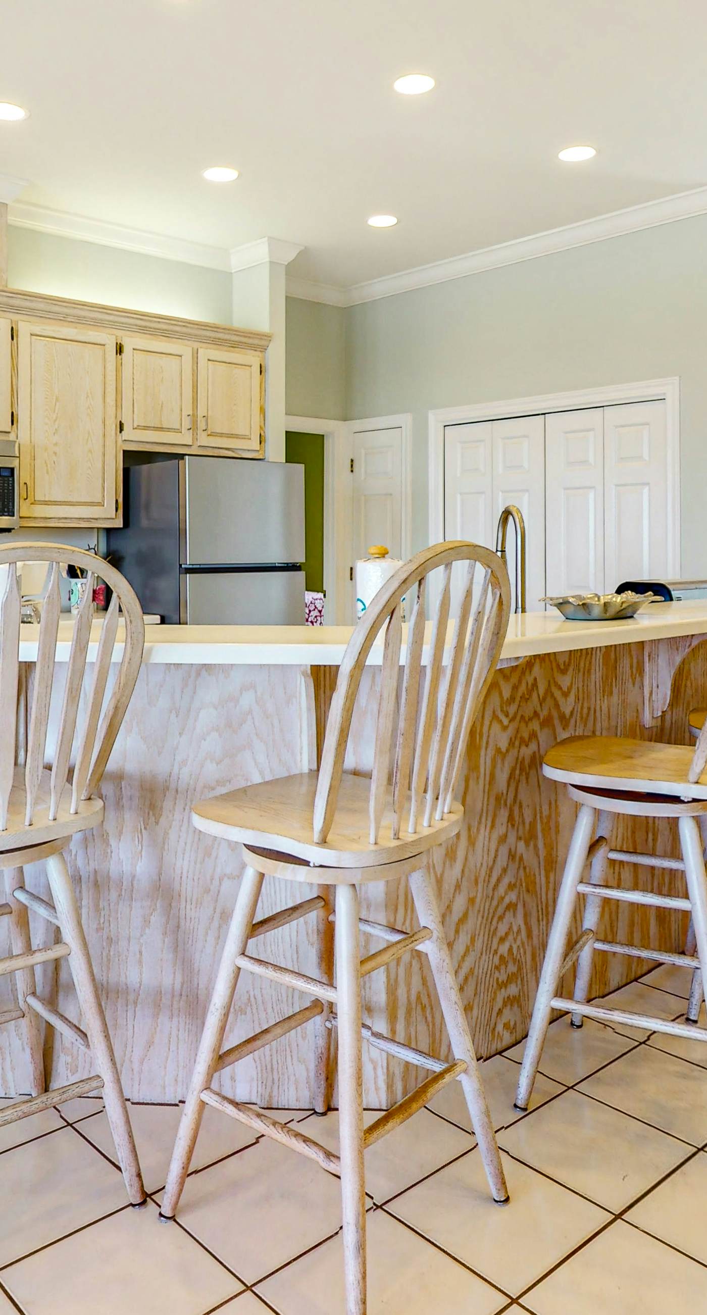 Fantastic beachfront home with full kitchen, central AC, & washer,dryer