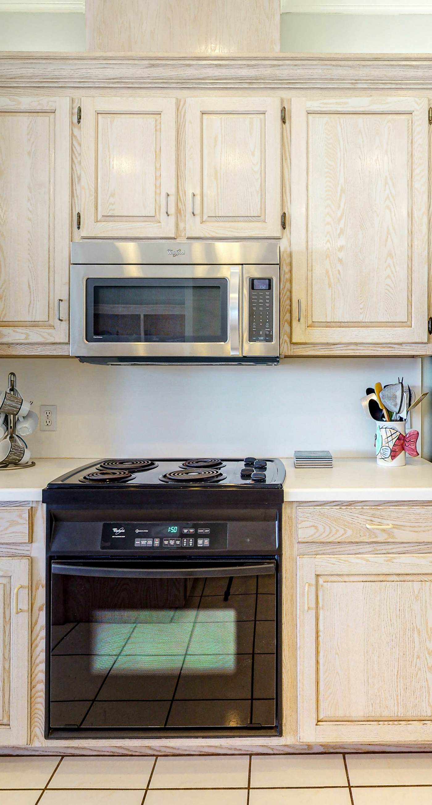 Fantastic beachfront home with full kitchen, central AC, & washer,dryer