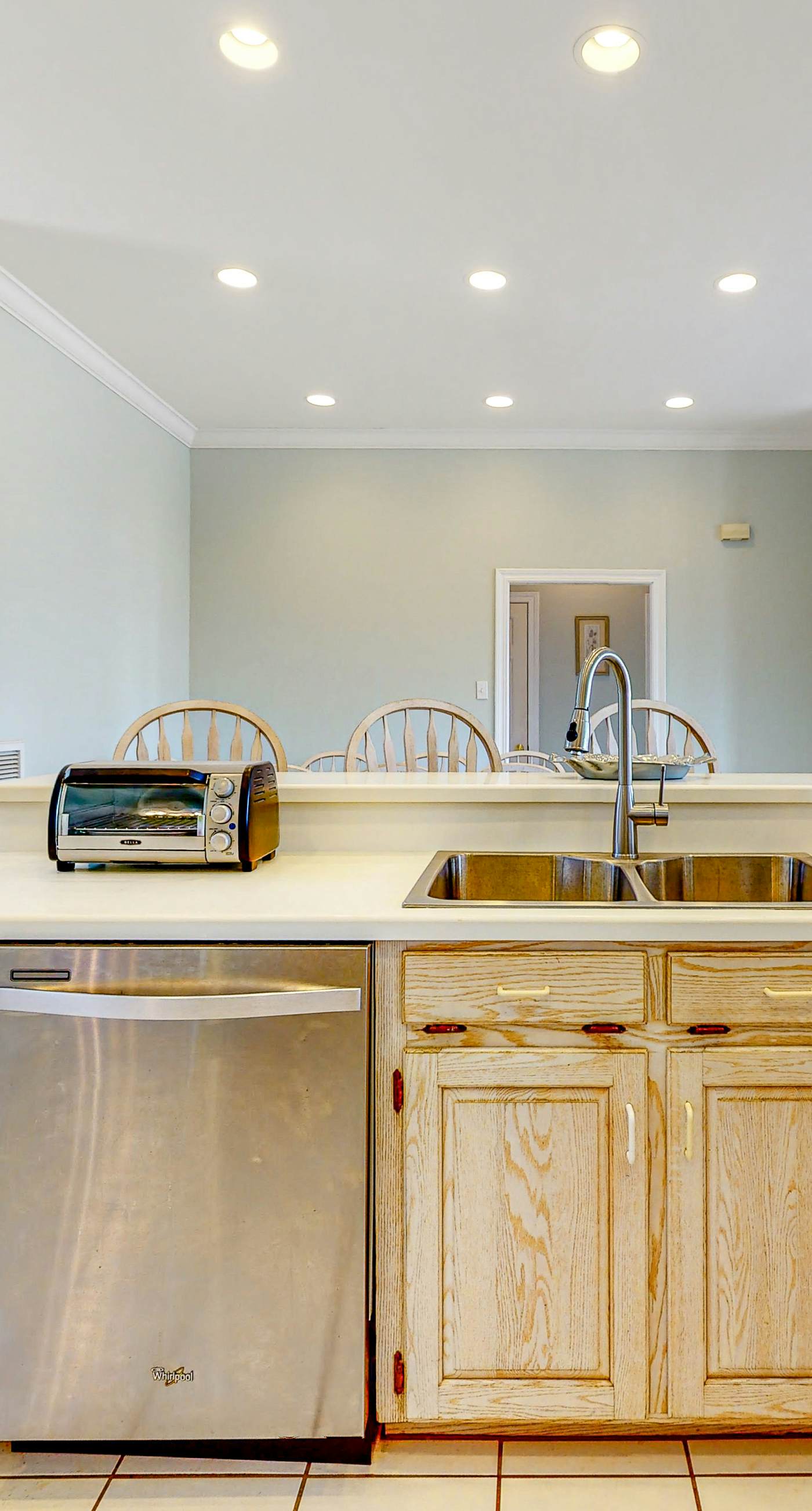 Fantastic beachfront home with full kitchen, central AC, & washer,dryer