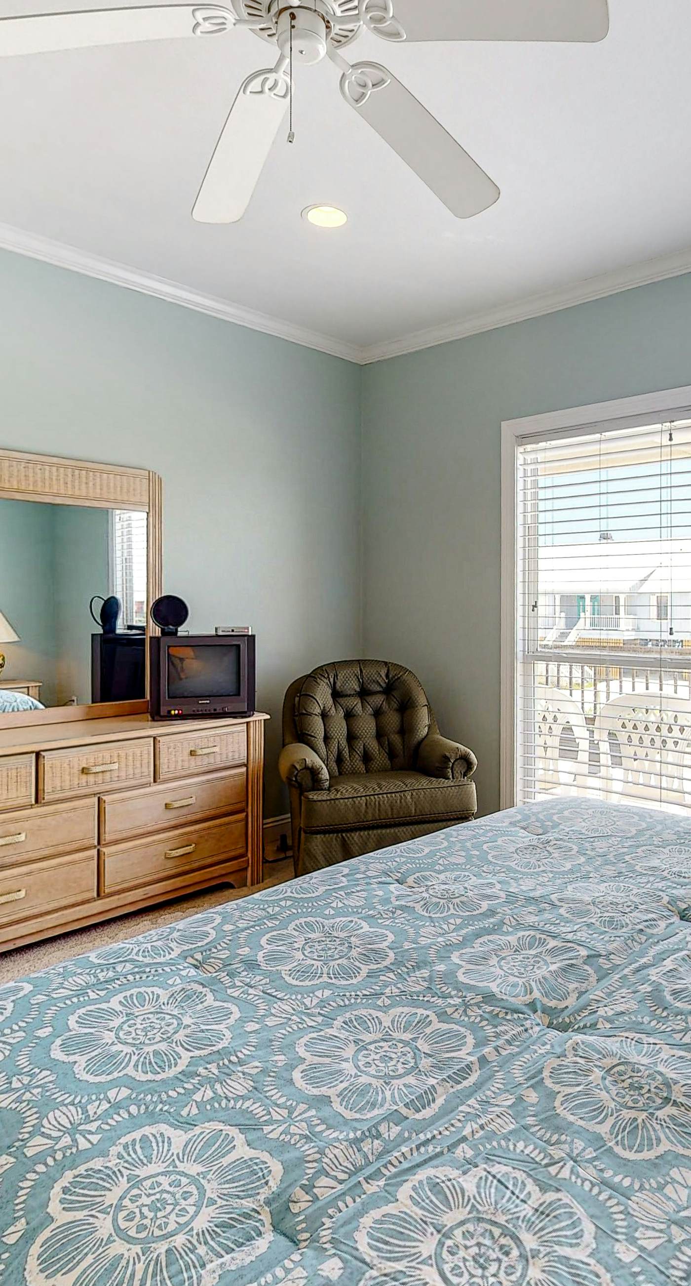 Fantastic beachfront home with full kitchen, central AC, & washer,dryer